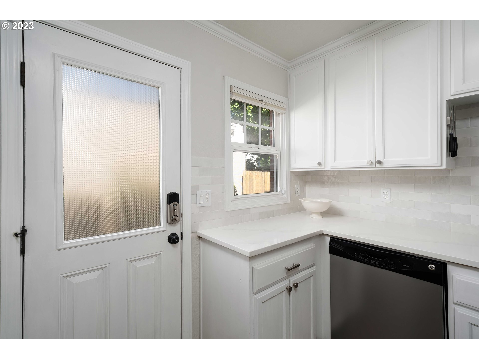 Photo #4: 23602179 Listing 