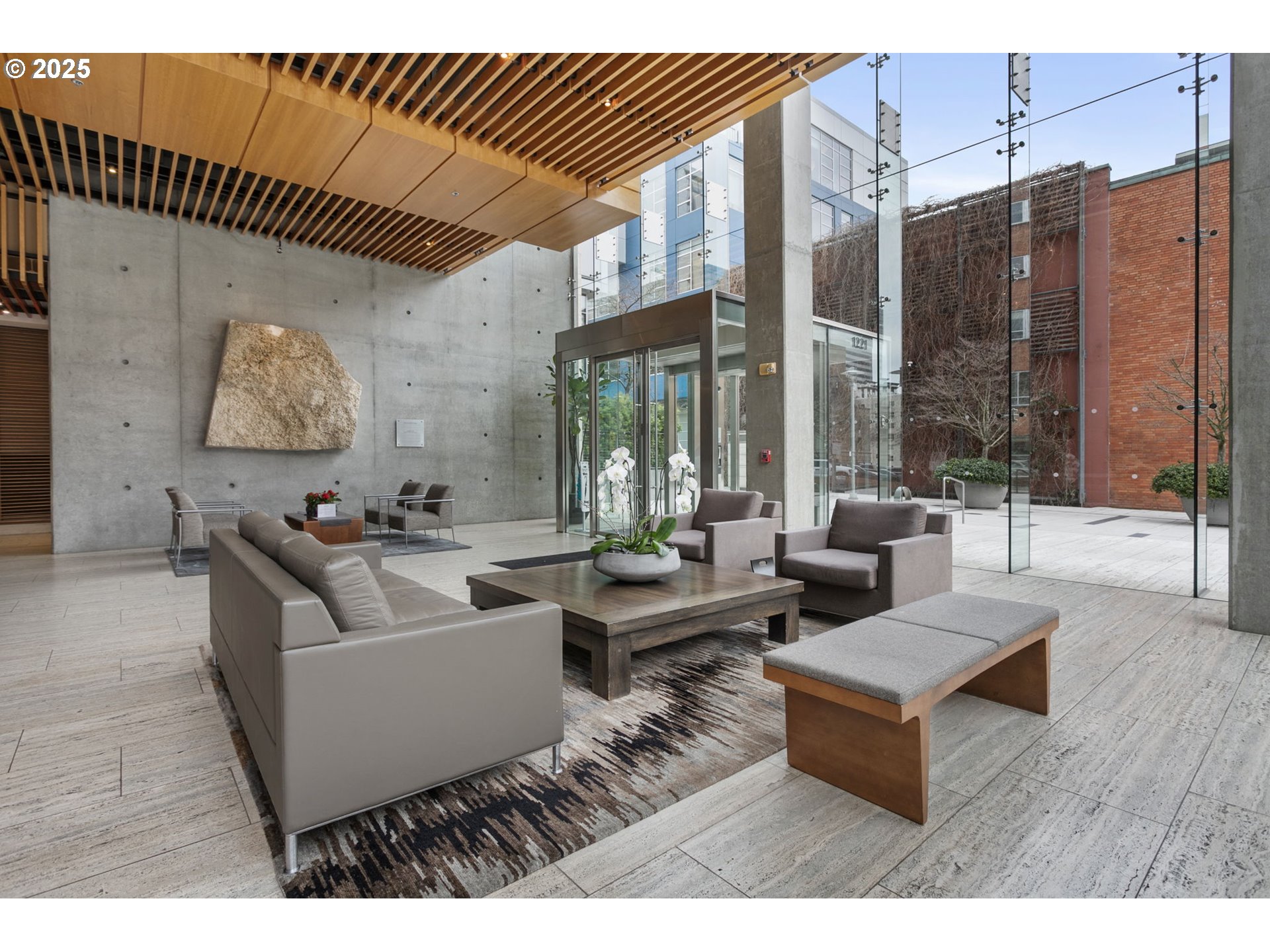 Photo #2: 236032734 Listing: Photo #2