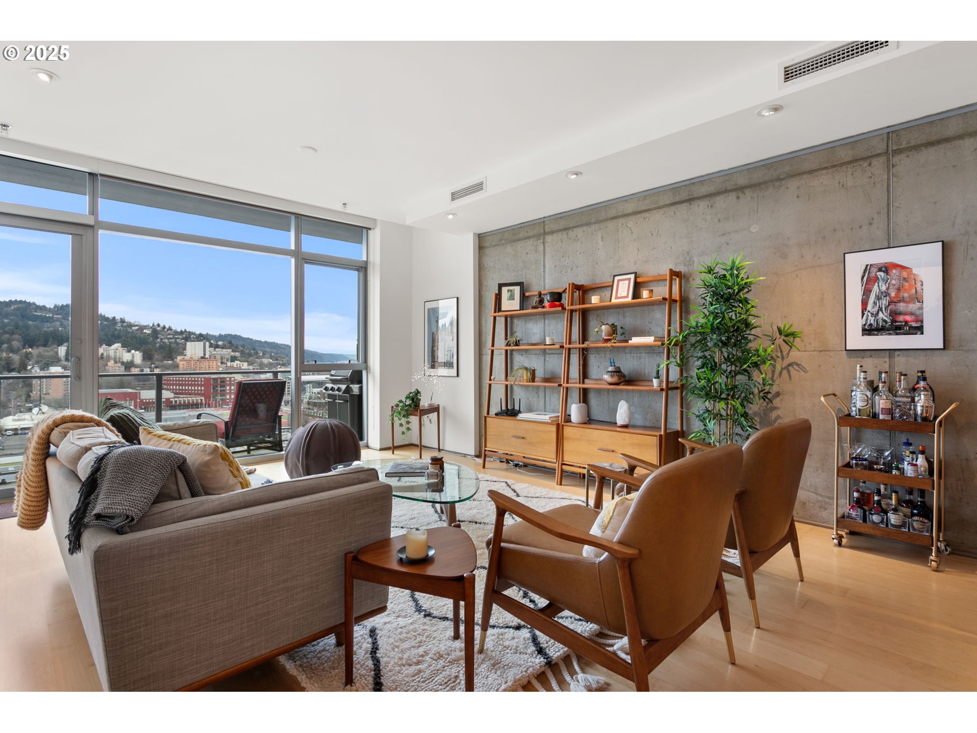 Photo #3: 236032734 Listing: Photo #3