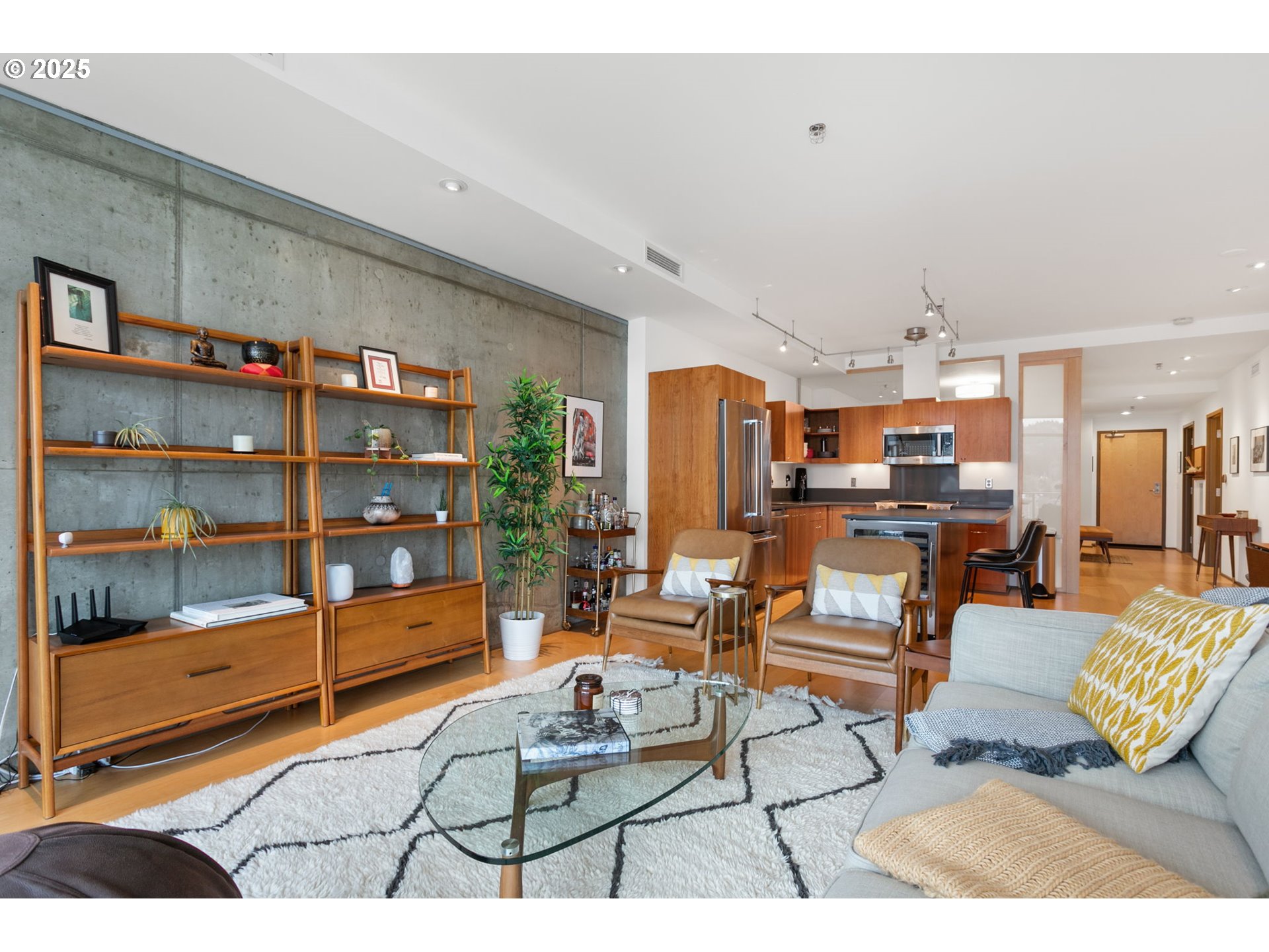 Photo #4: 236032734 Listing: Photo #4