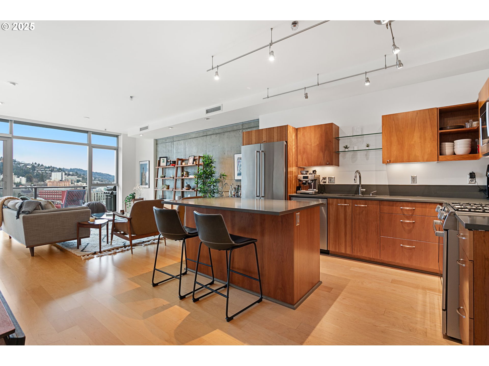 Photo #5: 236032734 Listing: Photo #5