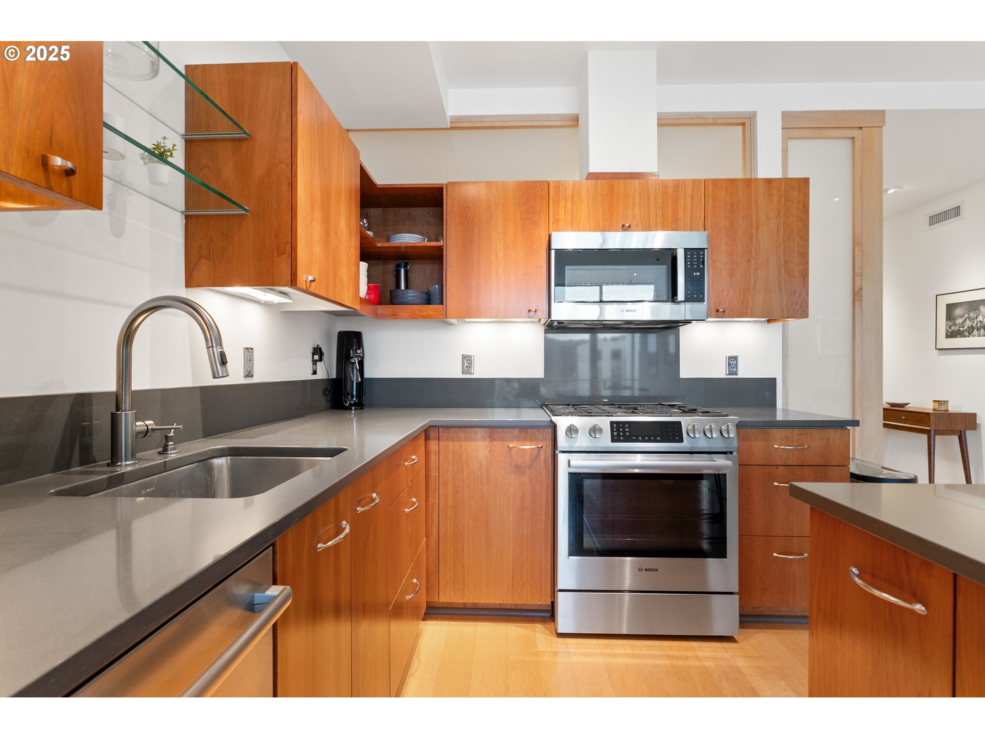 Photo #7: 236032734 Listing: Photo #7