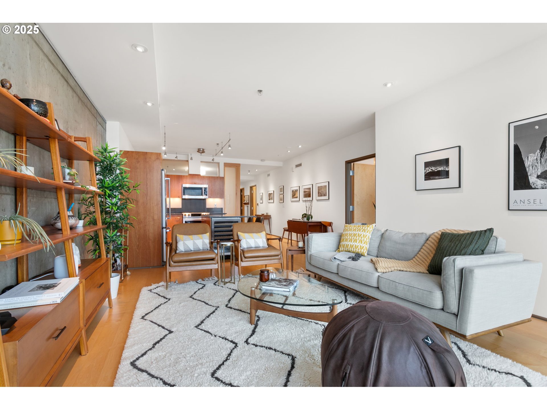 Photo #9: 236032734 Listing: Photo #9