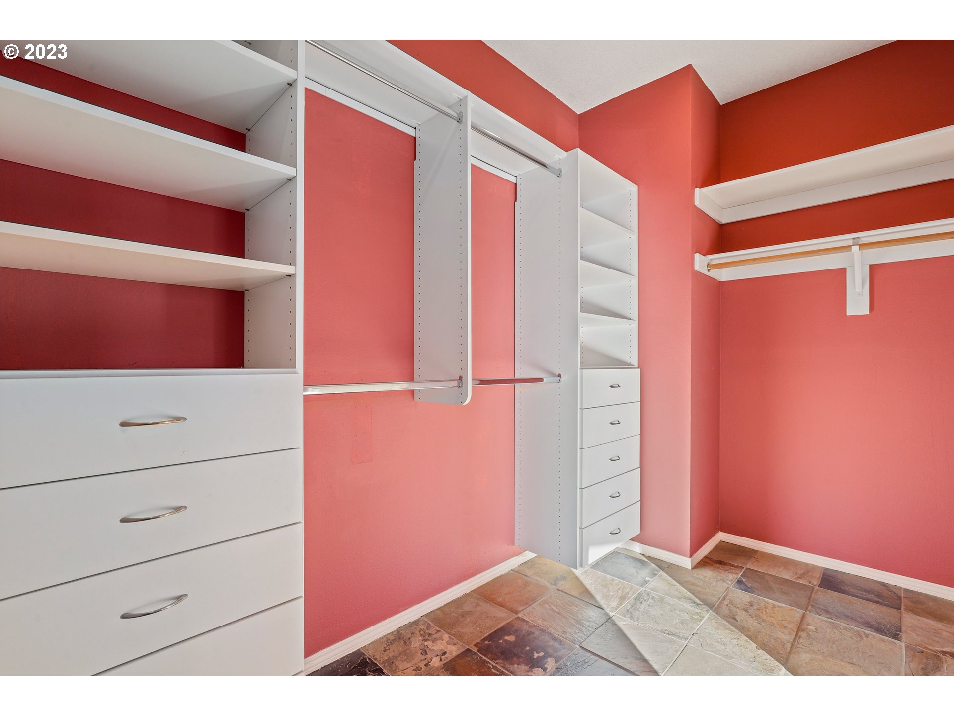 Photo #6: 23606009 Listing 