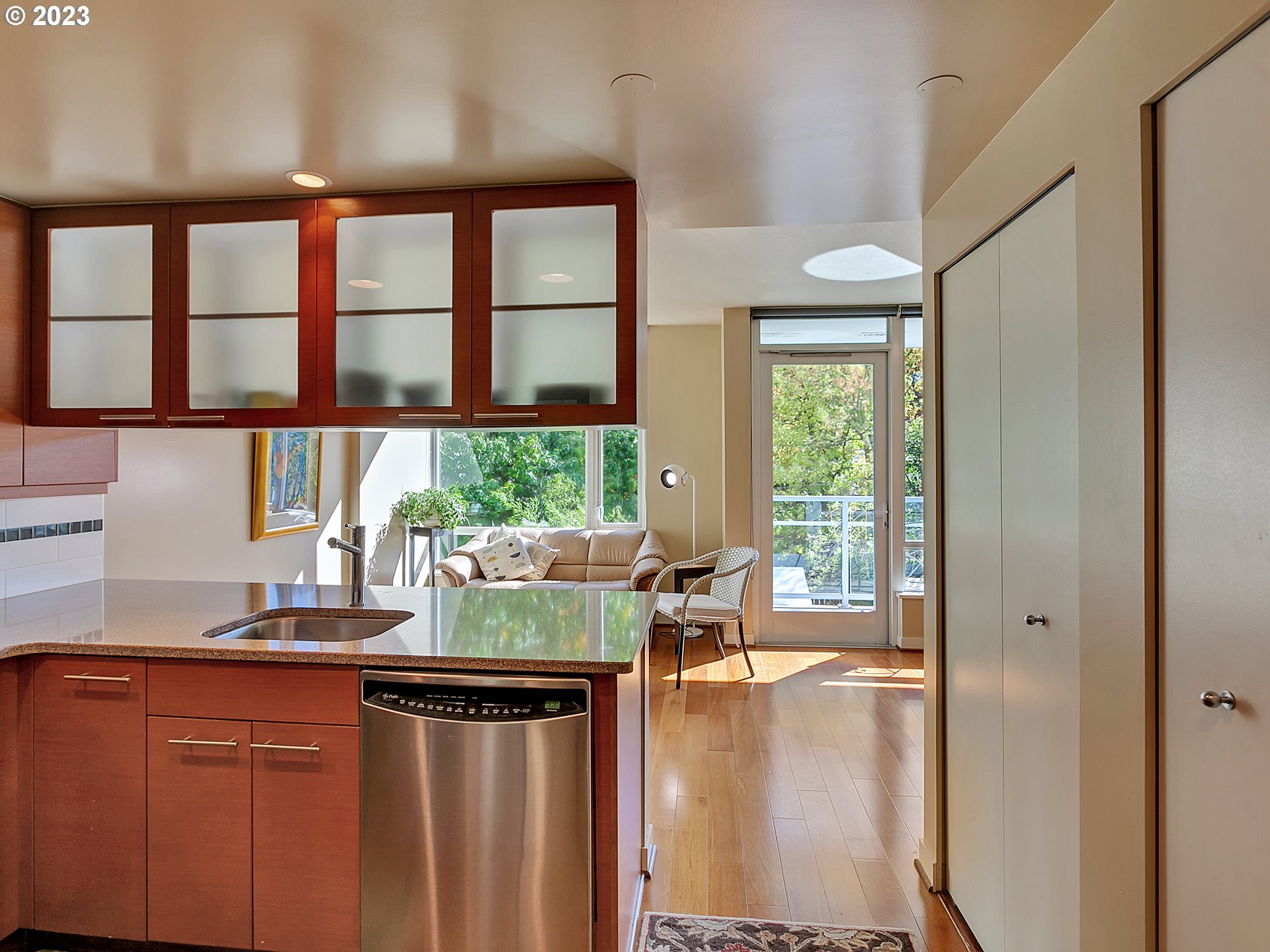 Photo #3: 23609103 Listing 