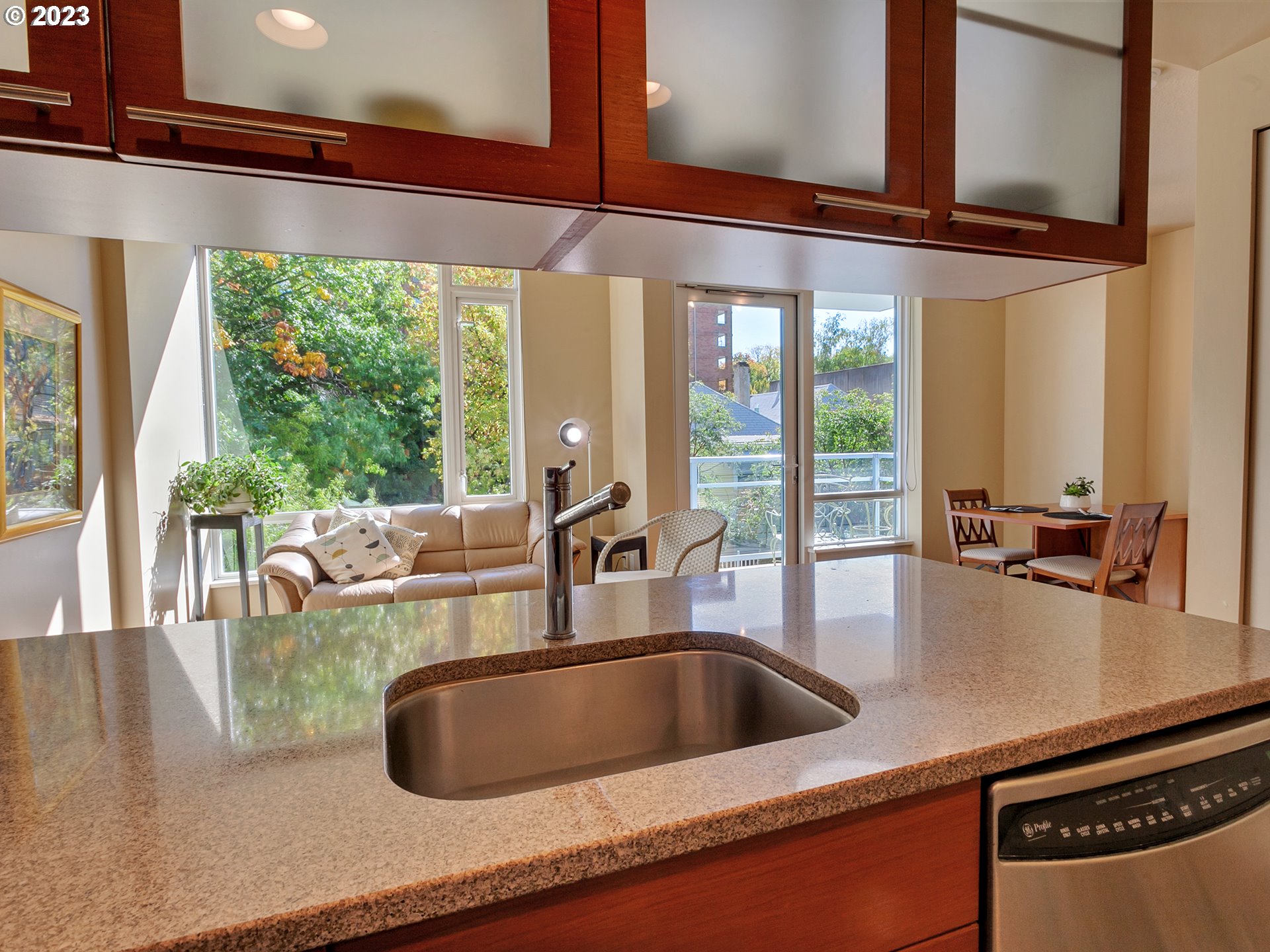 Photo #5: 23609103 Listing 