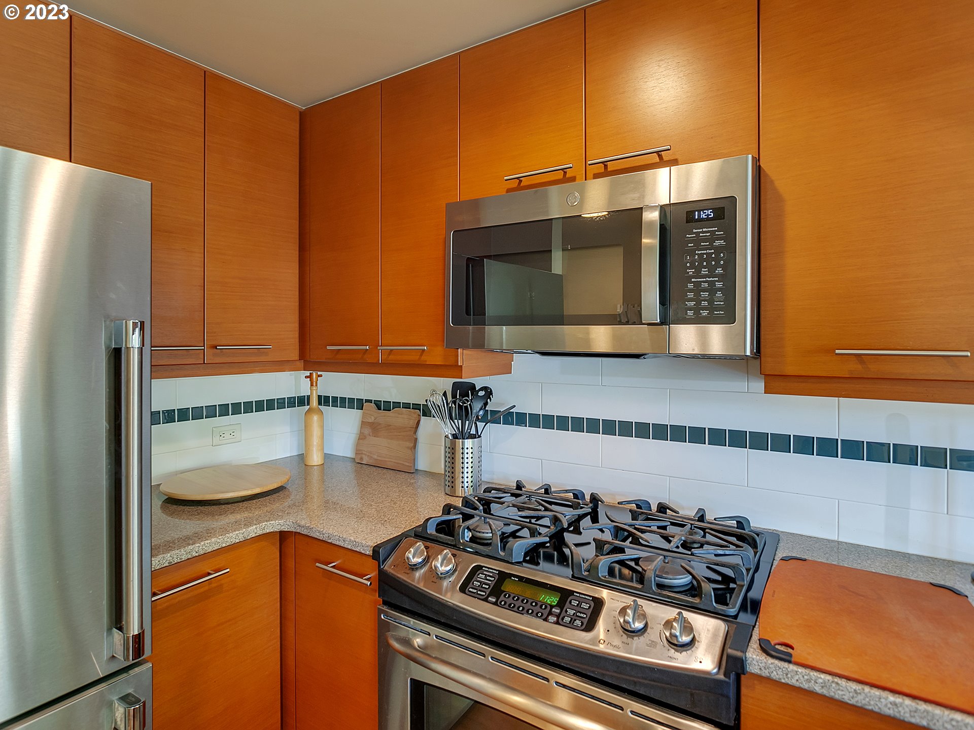 Photo #4: 23609103 Listing 