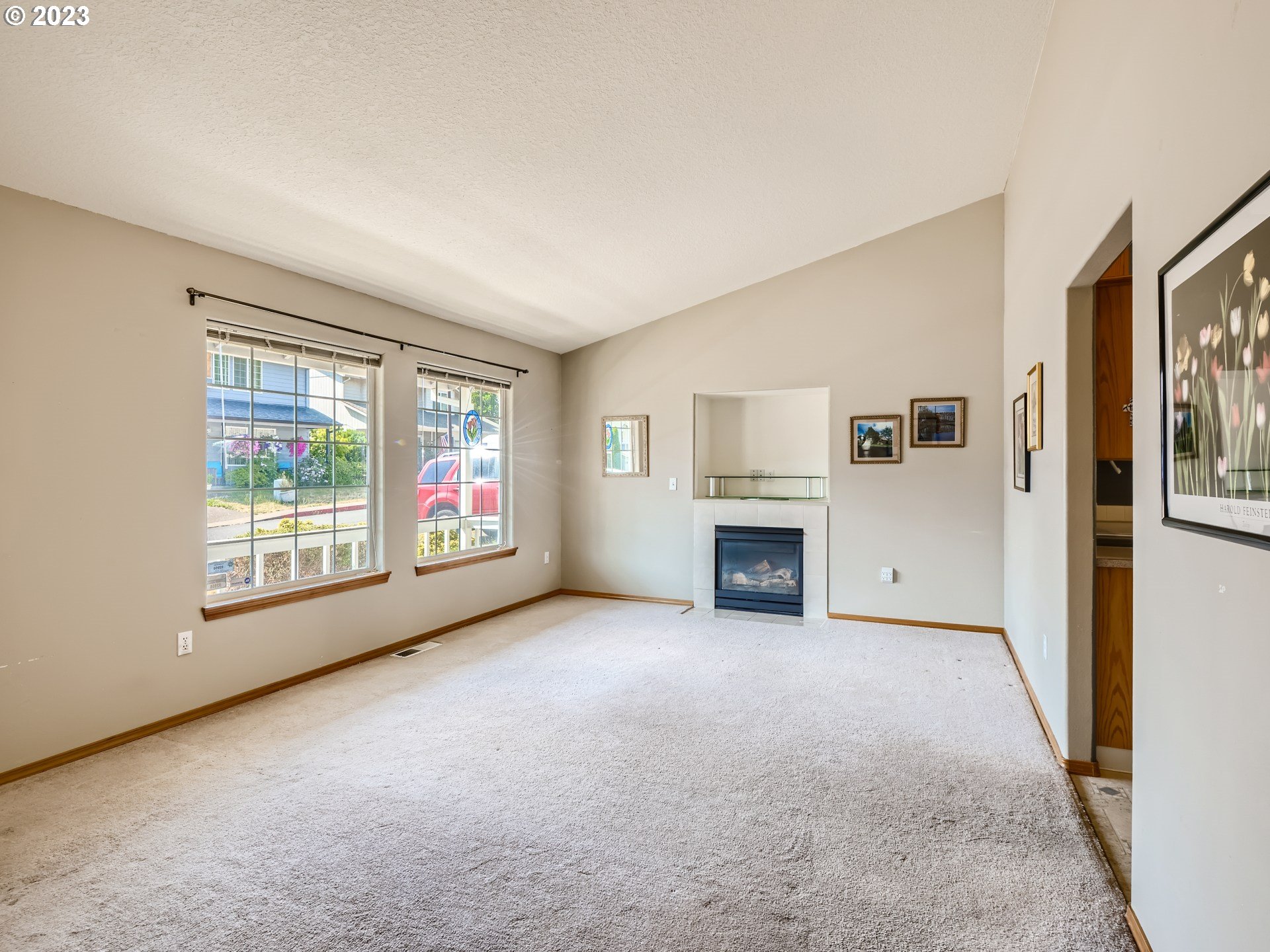 Photo #3: 23609402 Listing 