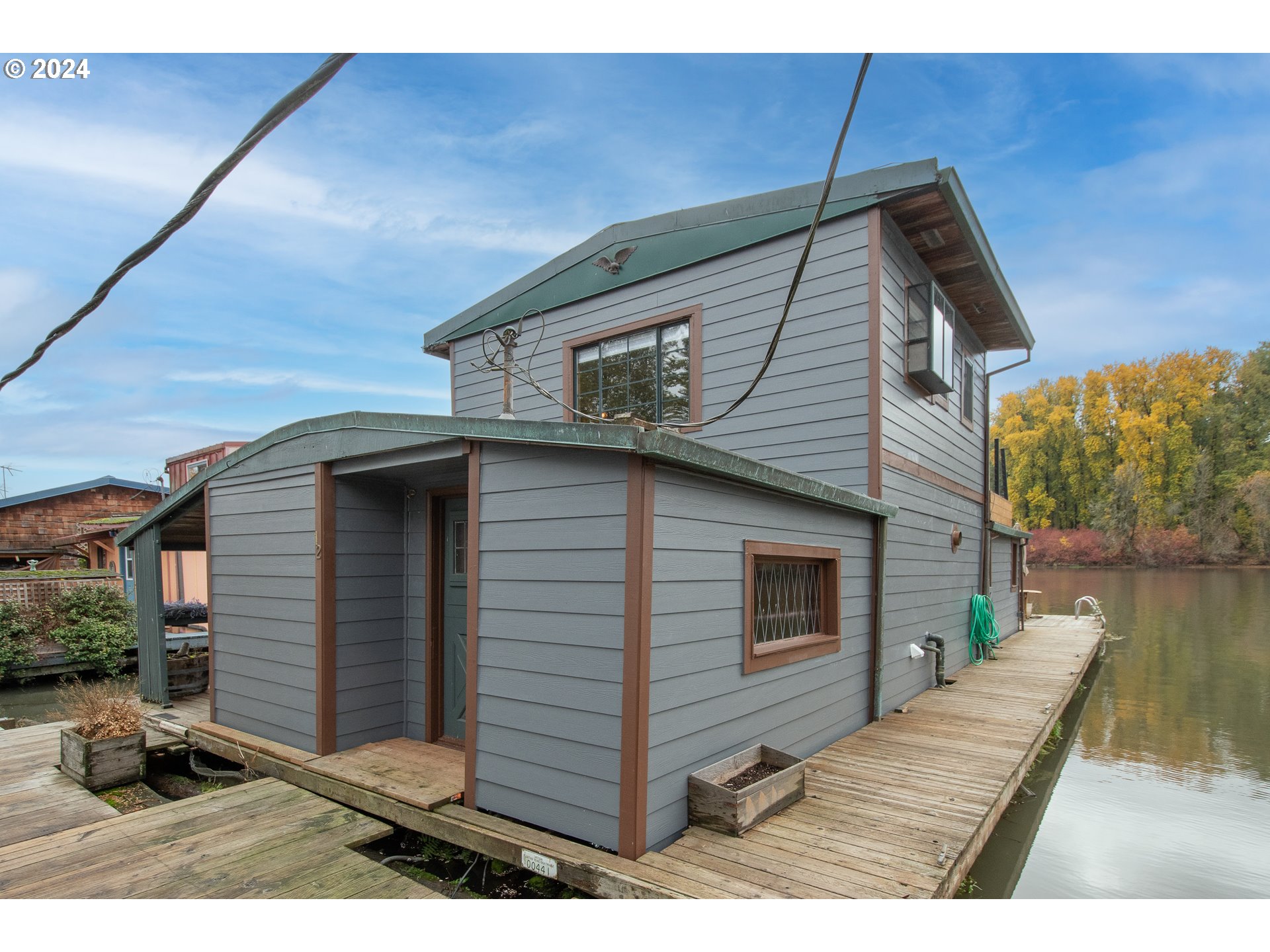 Floating Homes for Sale in Portland Oregon, Houseboats, Moorages, and
