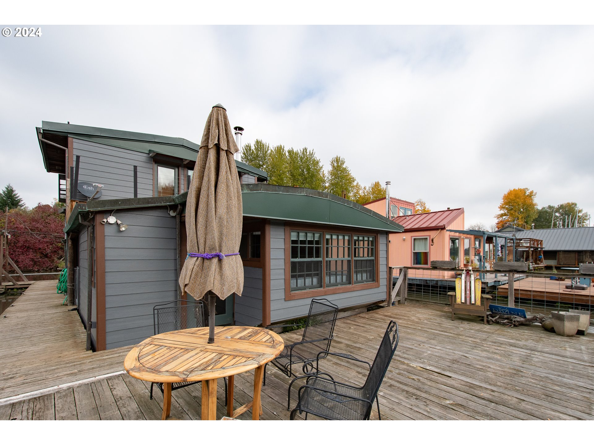 Floating Homes for Sale in Portland Oregon, Houseboats, Moorages, and