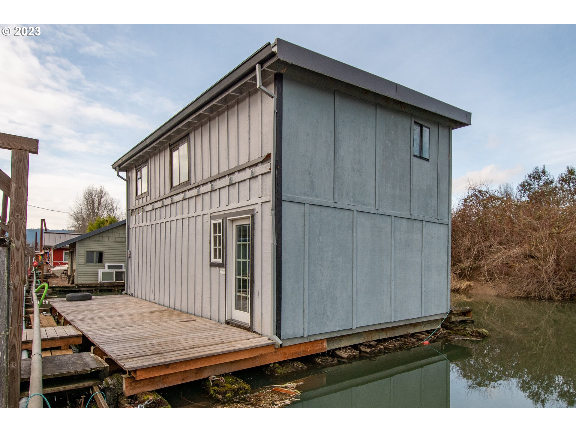 Floating Homes for Sale in Portland Oregon, Houseboats, Moorages, and