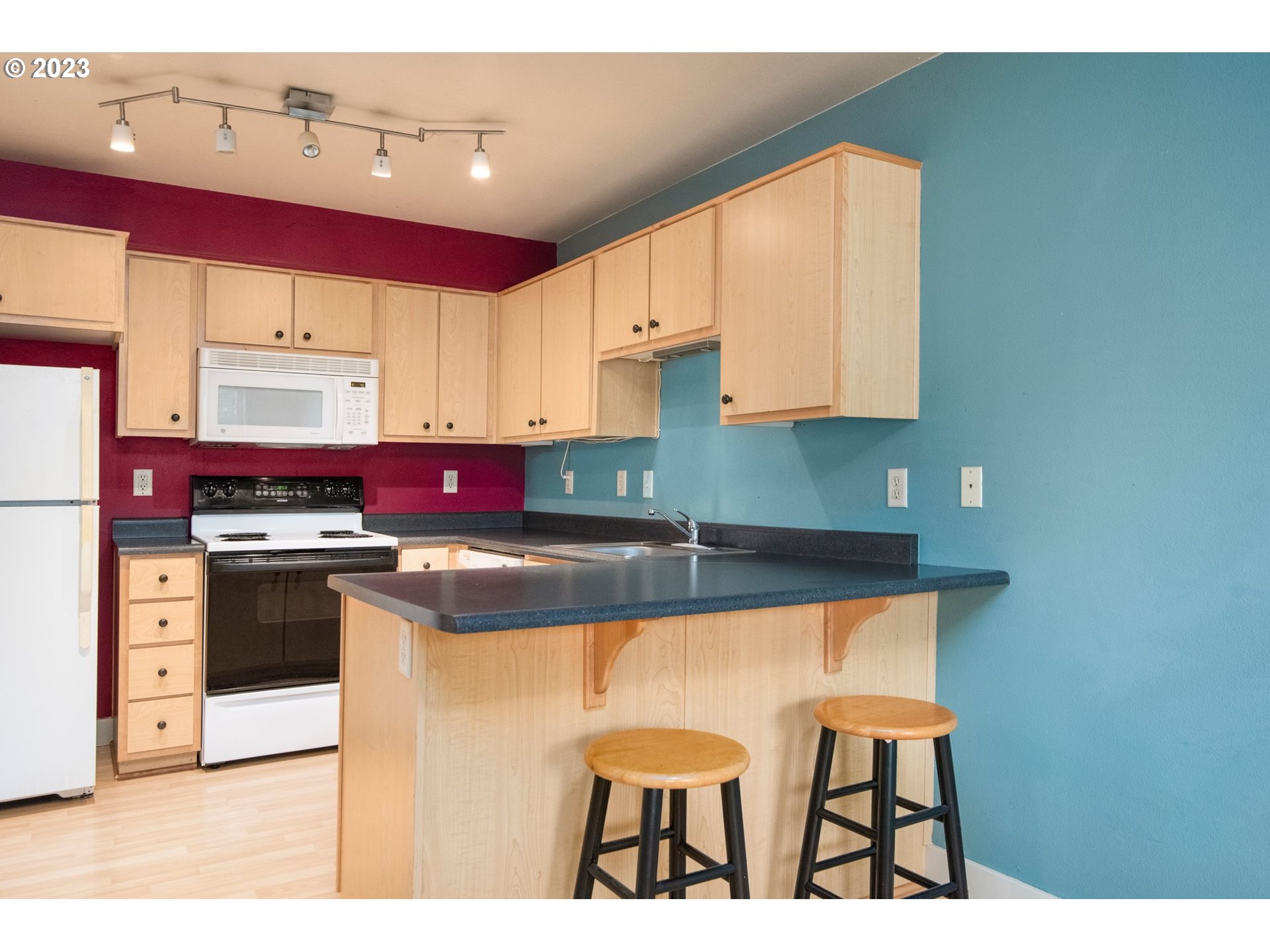 Photo #5: 23618216 Listing 