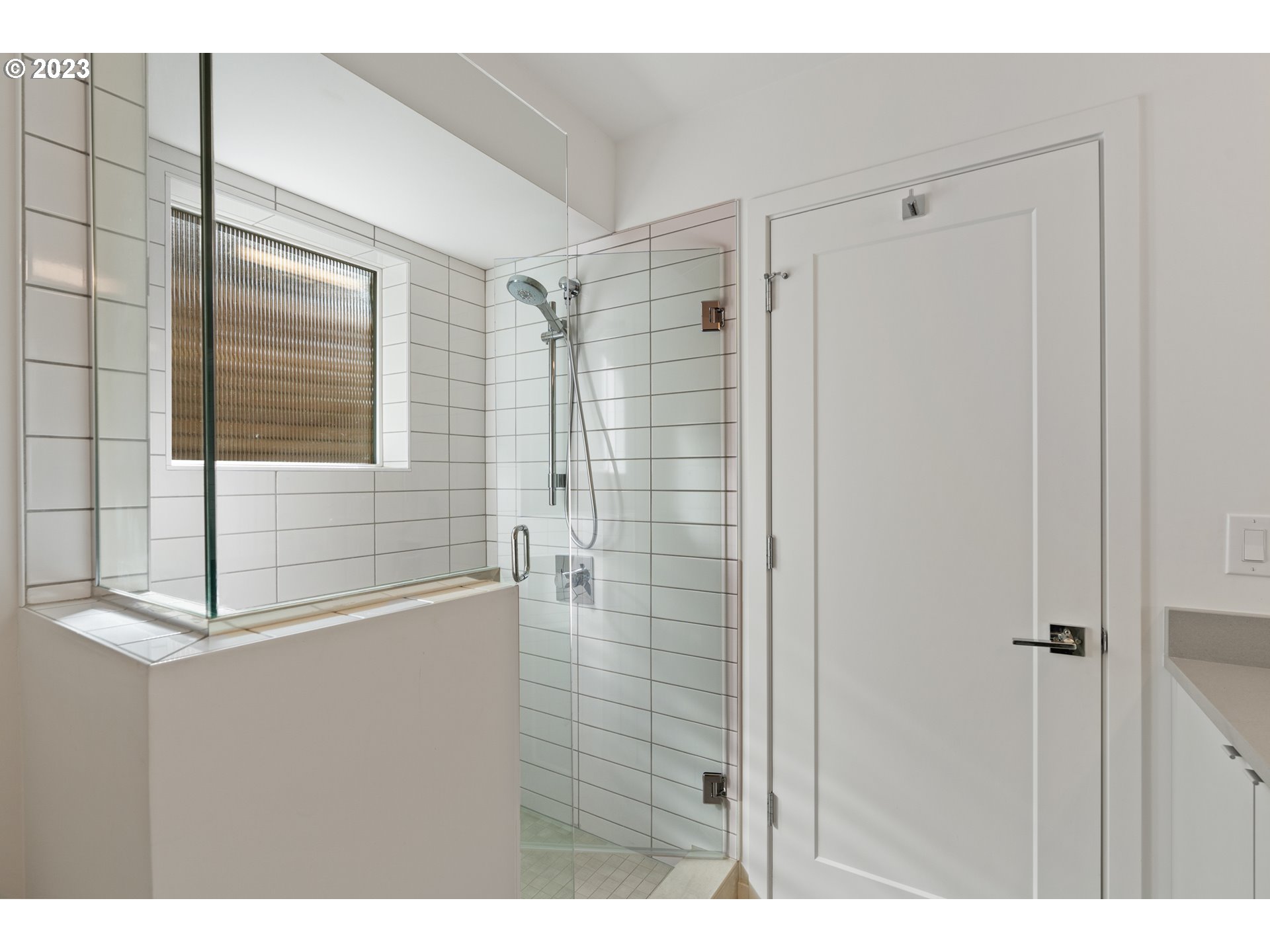 Photo #5: 23619559 Listing 