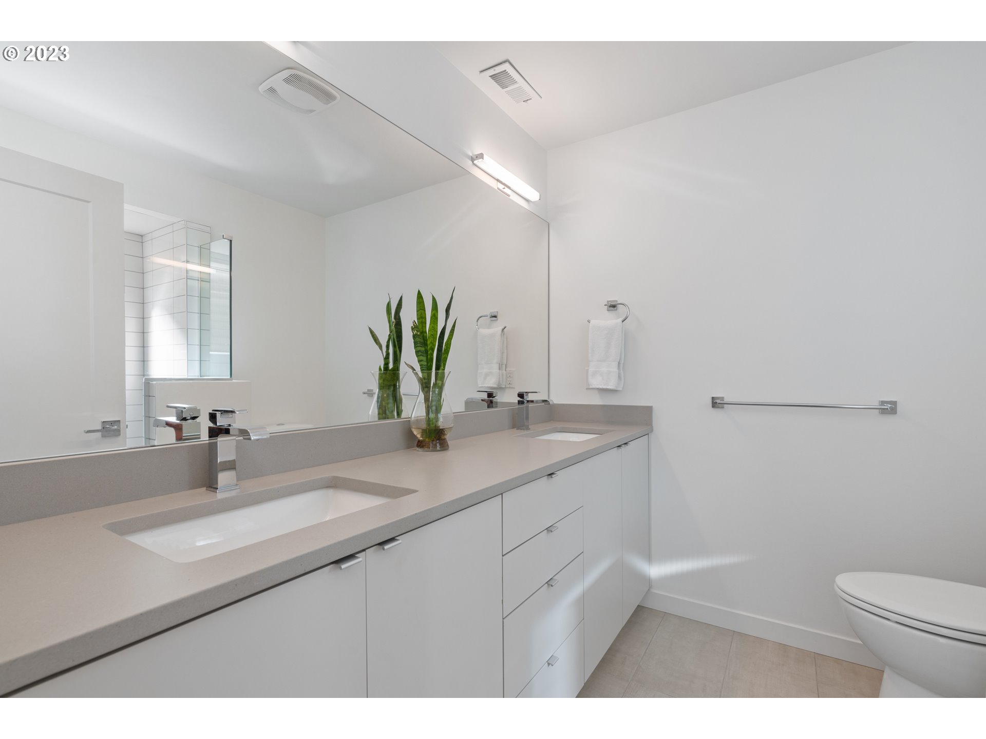 Photo #4: 23619559 Listing 