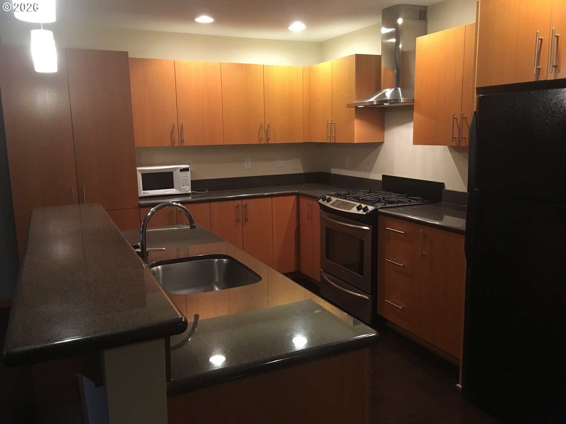 Photo #6: 236219623 Listing: Photo #6