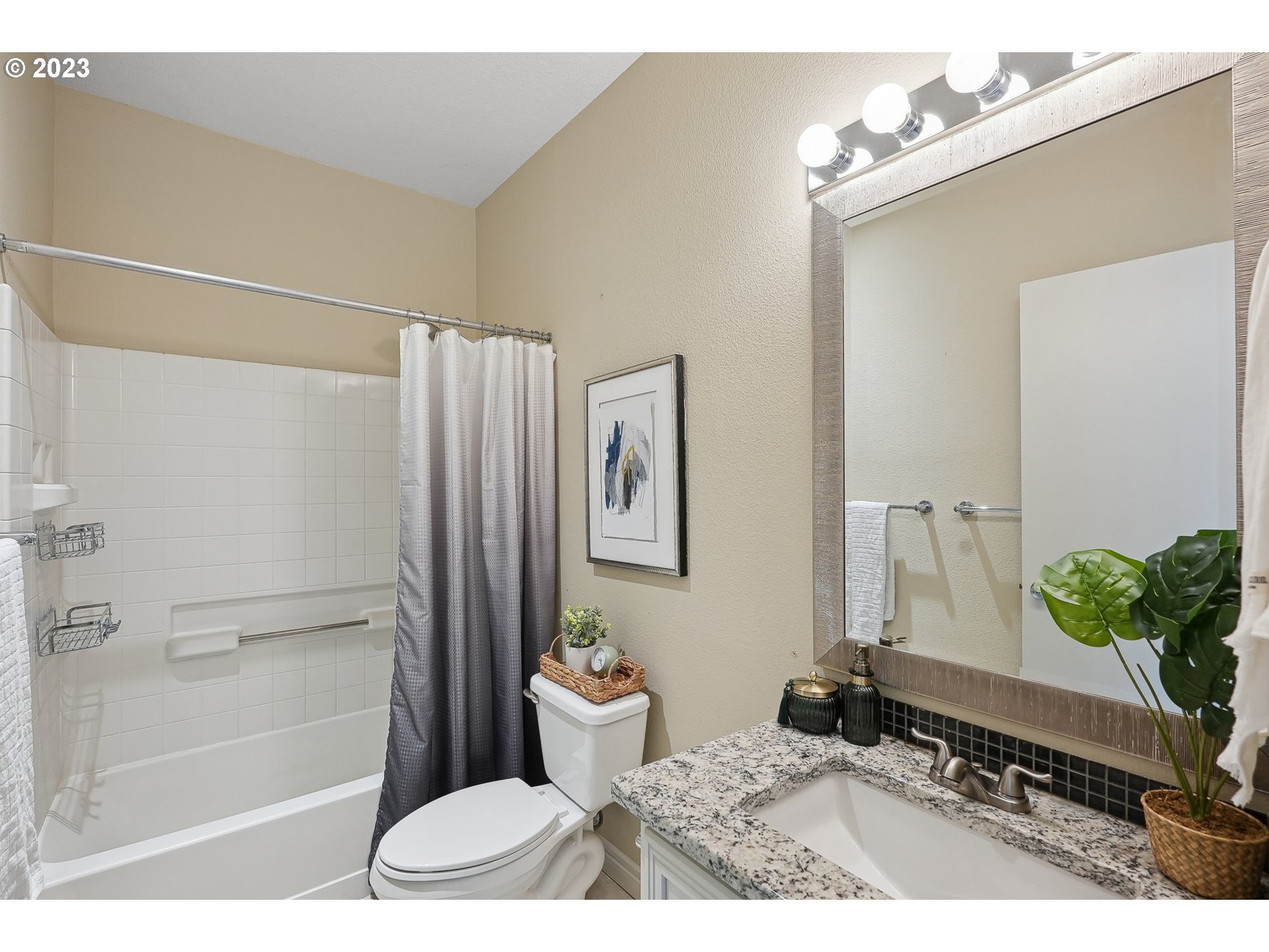 Photo #5: 23623685 Listing 