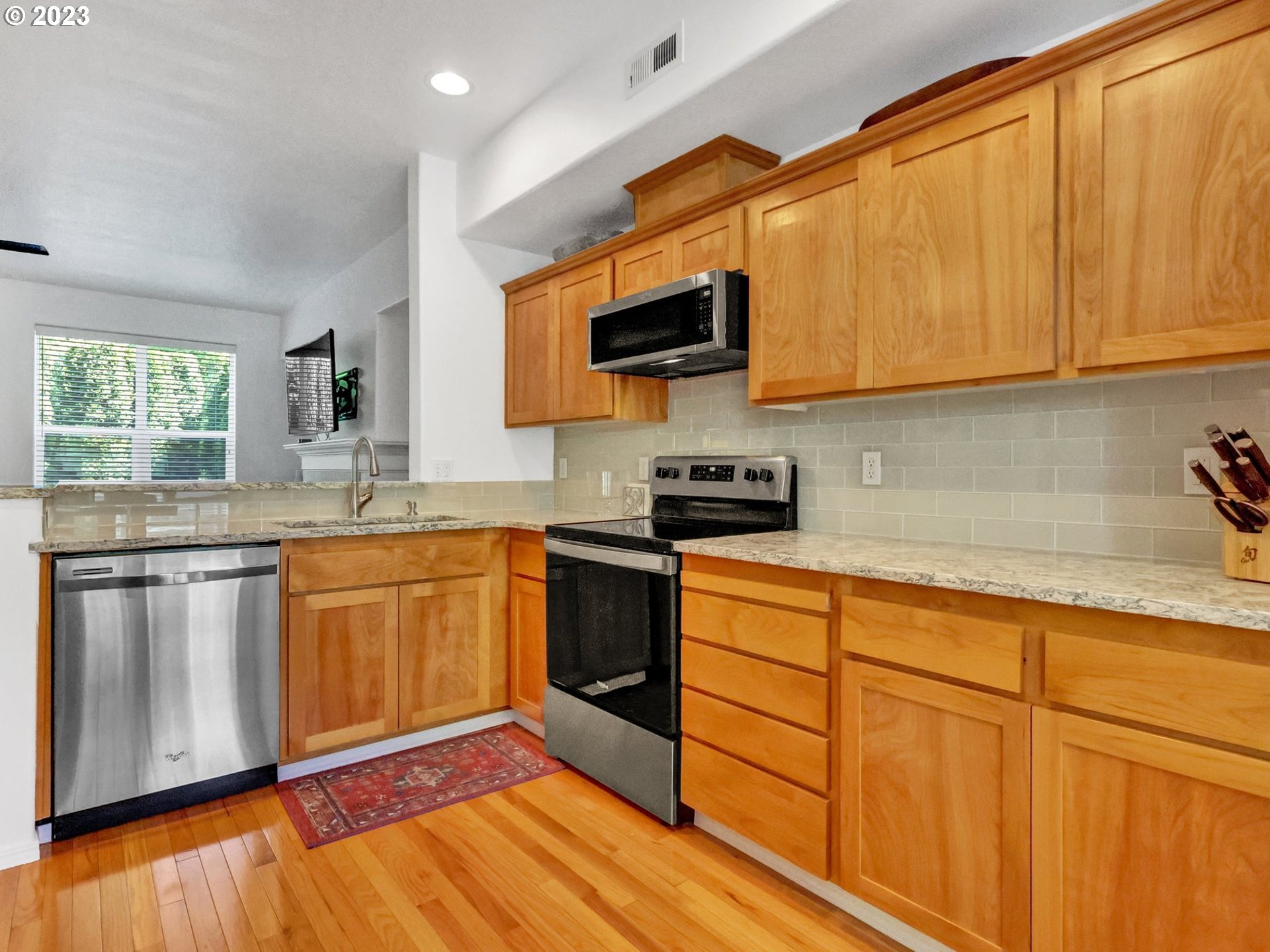 Photo #5: 23626070 Listing 