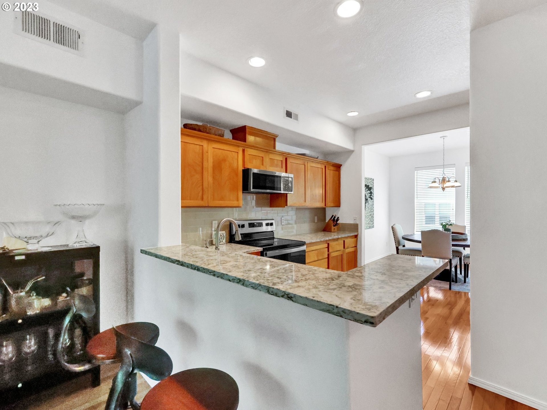 Photo #2: 23626070 Listing 