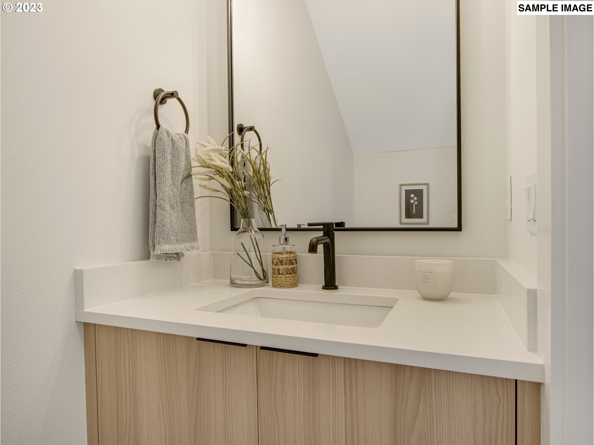 Photo #6: 23629383 Listing 
