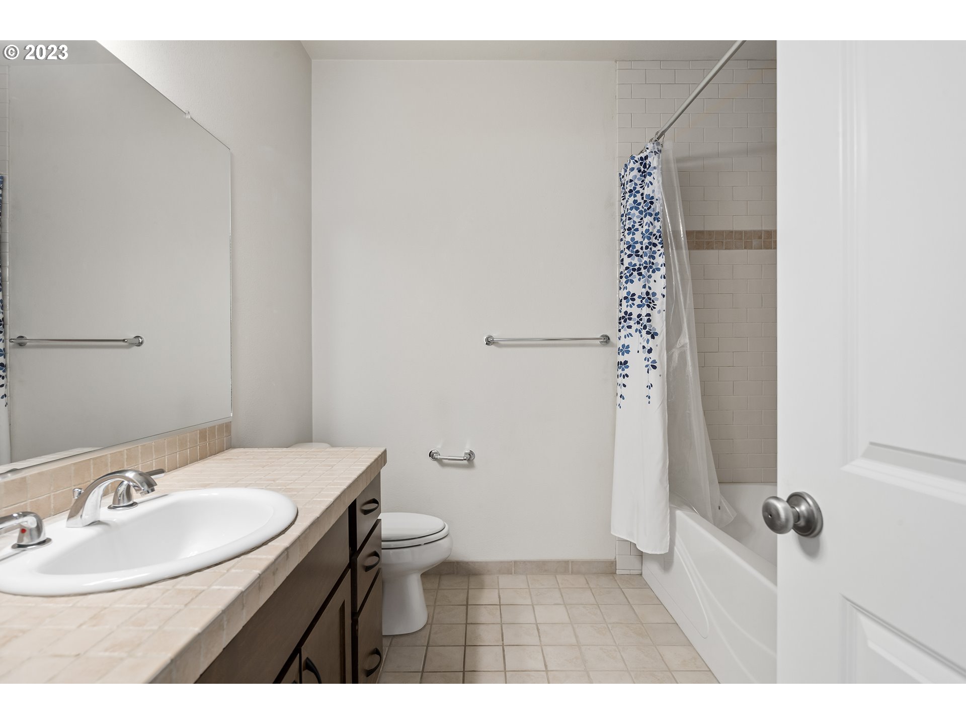 Photo #5: 23631886 Listing 