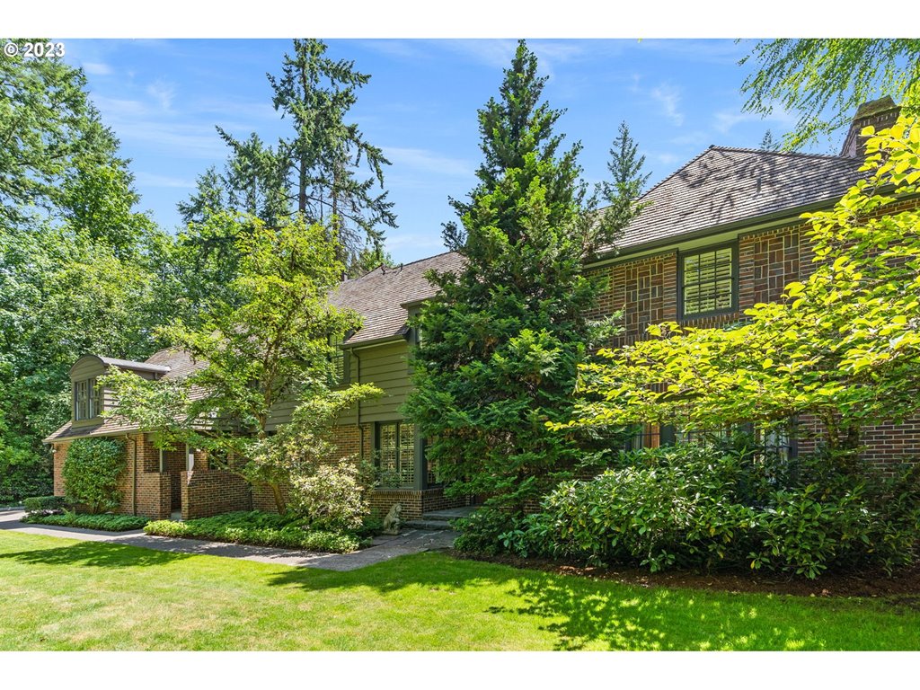 4240 SW FAIRVIEW BLVD ,  Portland, OR 97221