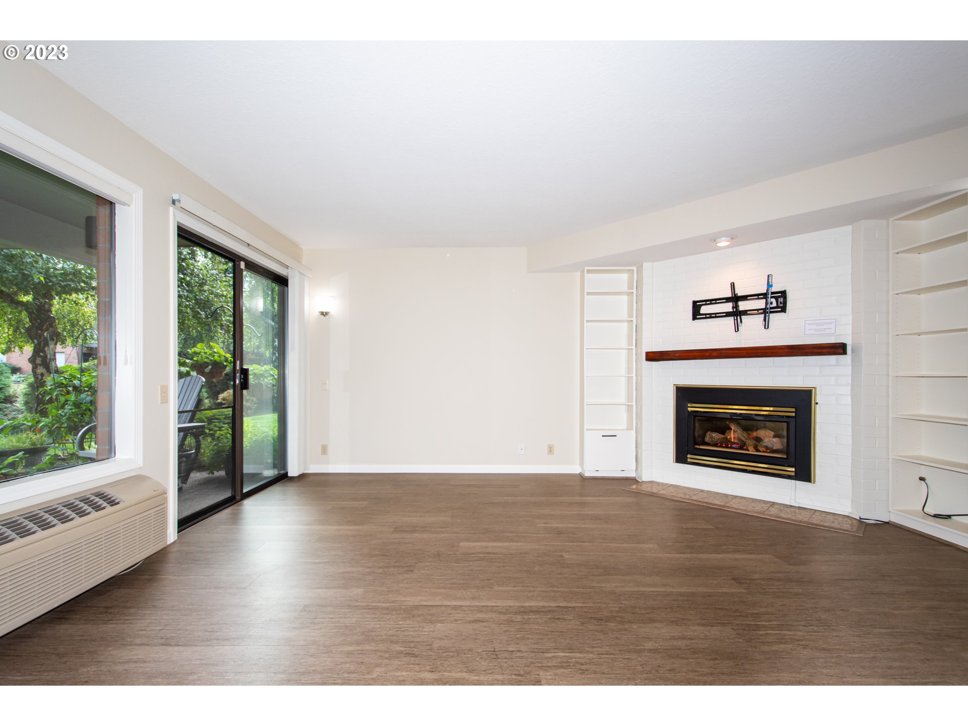 Photo #4: 23637804 Listing 