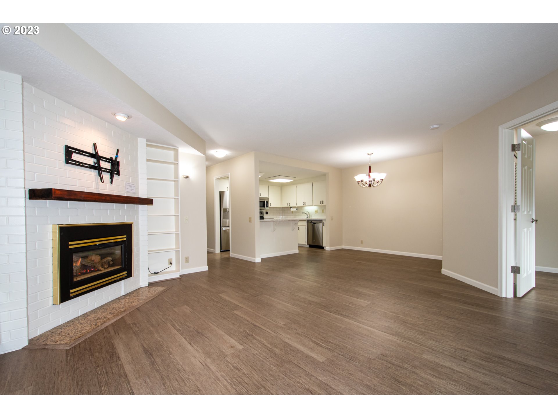 Photo #5: 23637804 Listing 