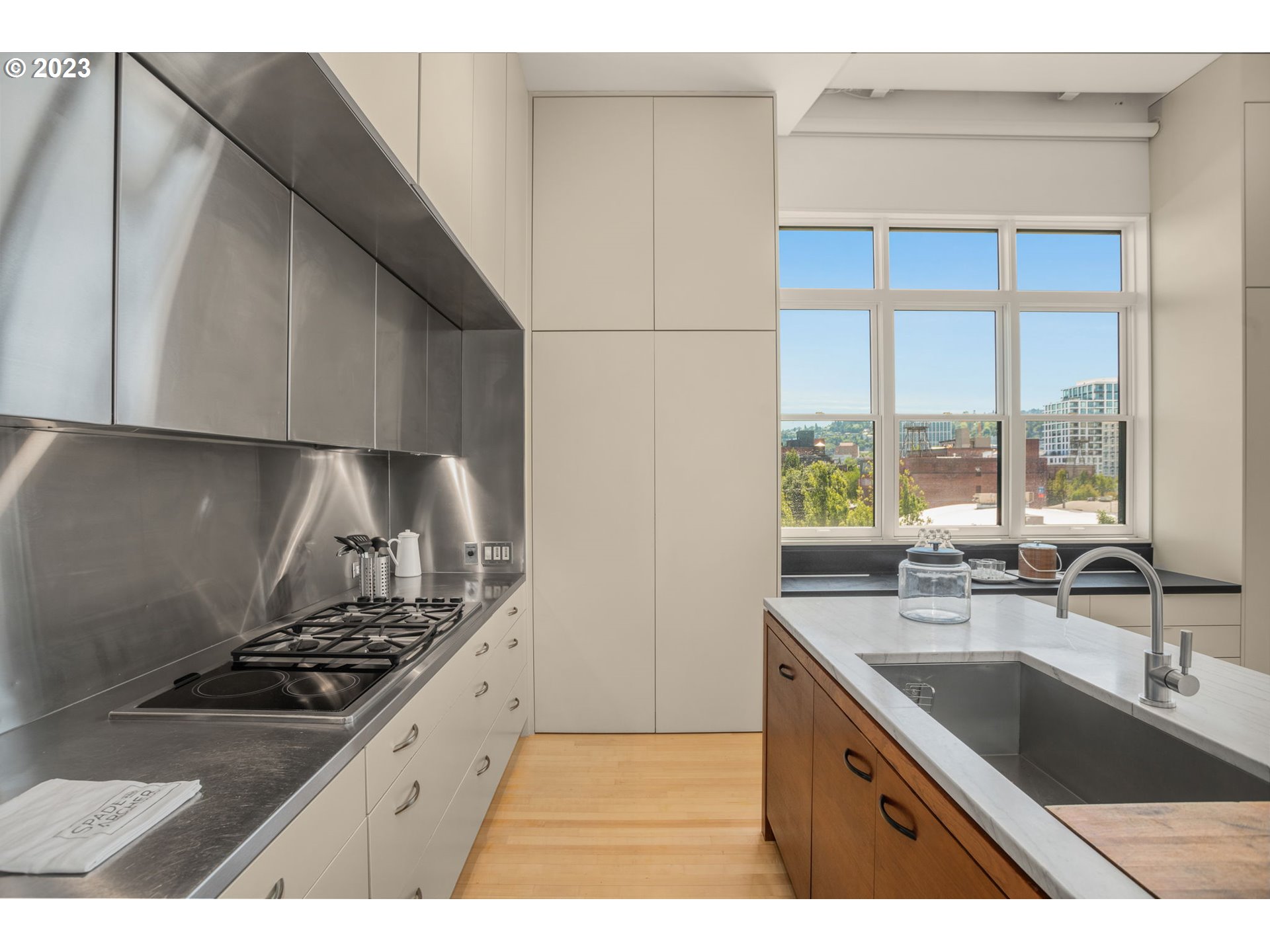 Photo #5: 23638685 Listing 
