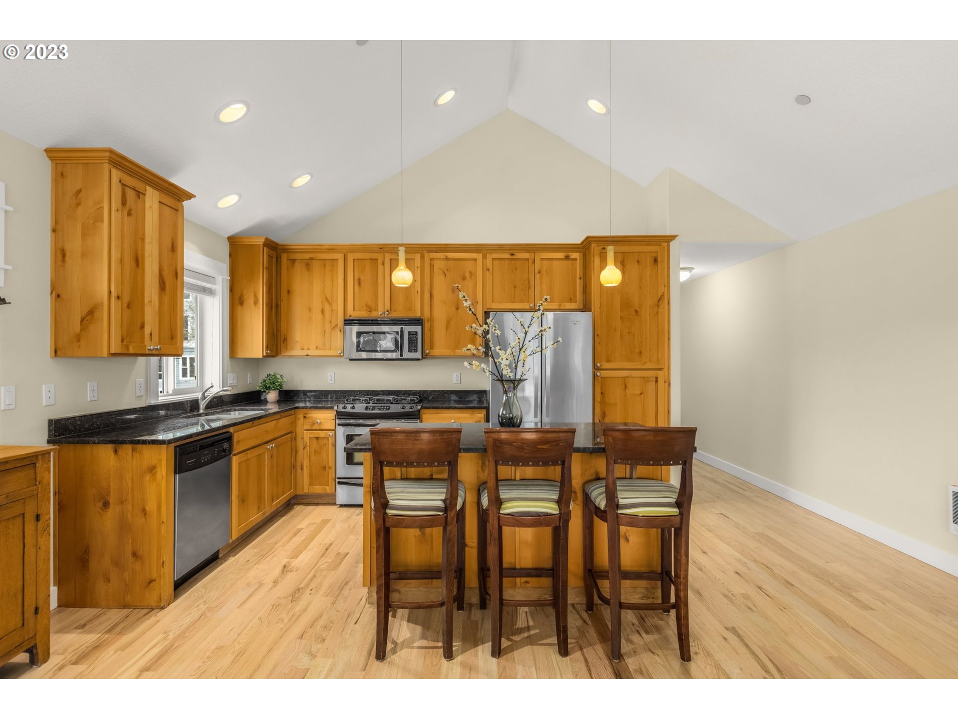 Photo #5: 23639003 Listing 