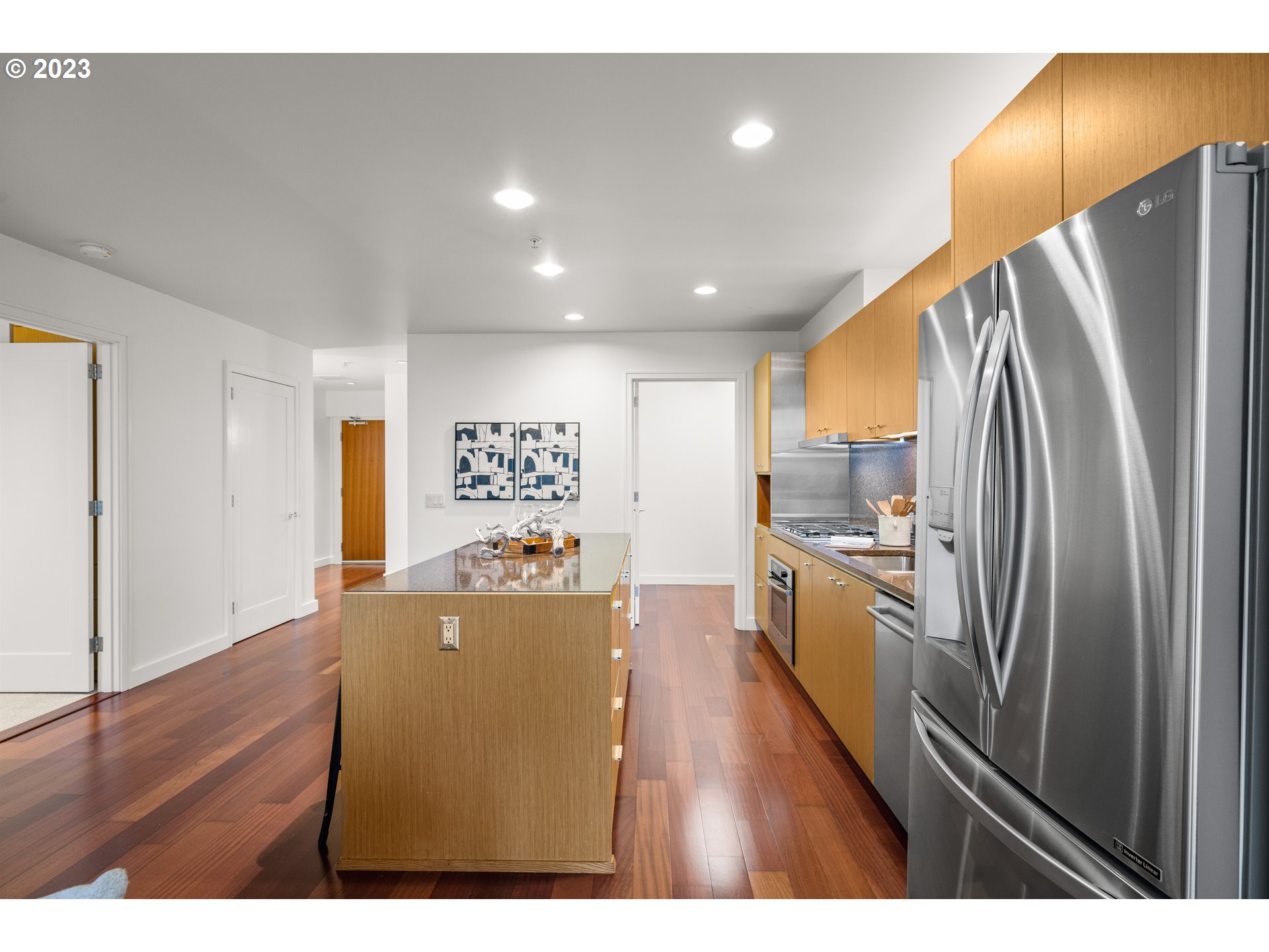 Photo #5: 23640320 Listing 