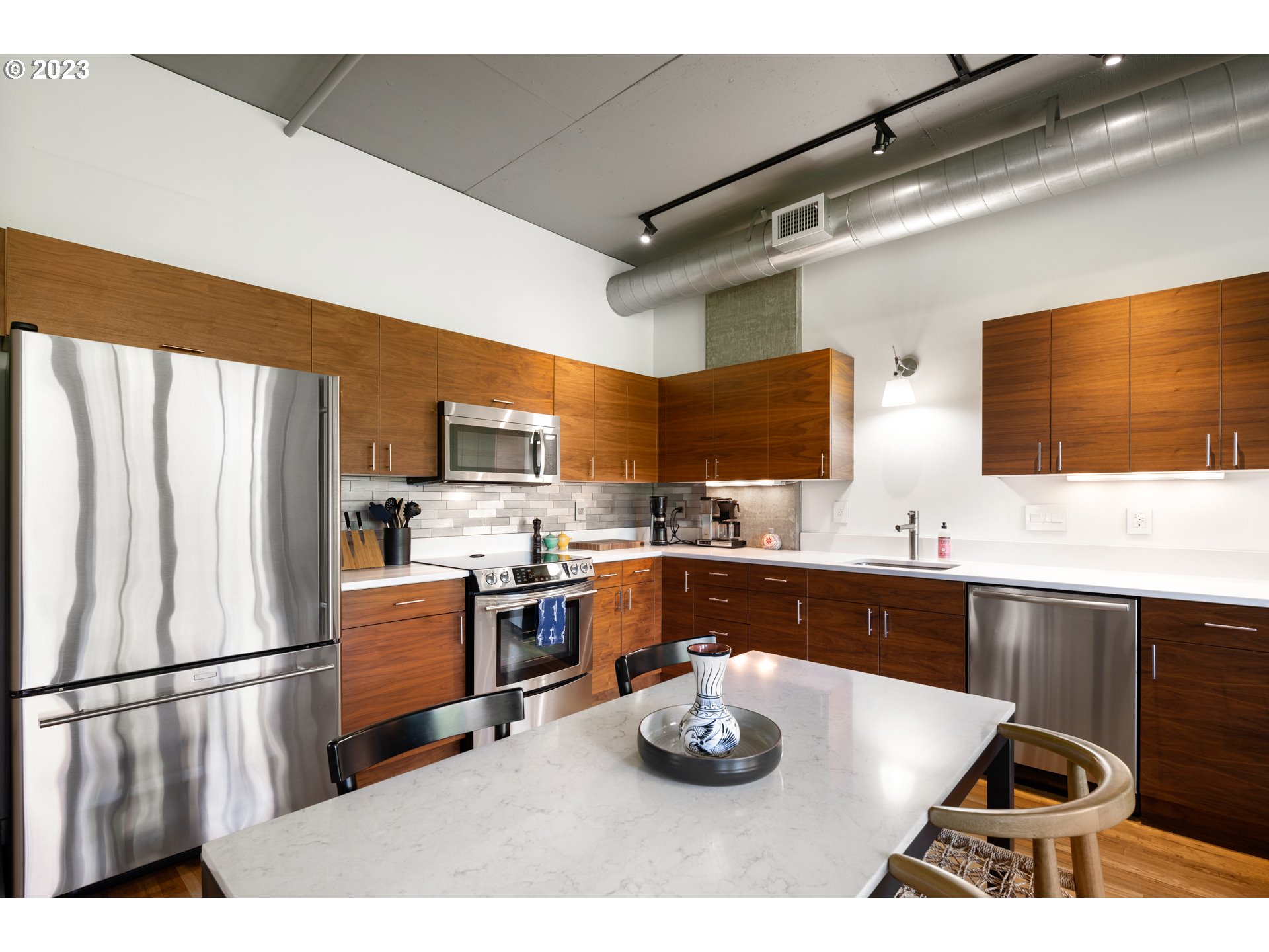 Photo #2: 23644451 Listing 