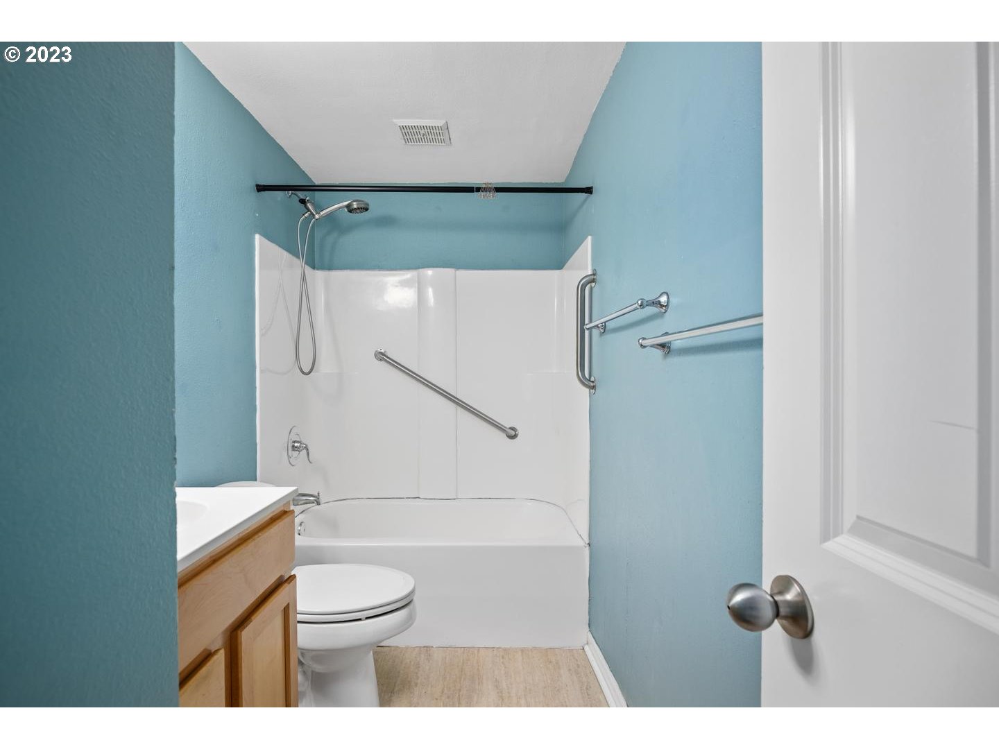Photo #2: 23646504 Listing 