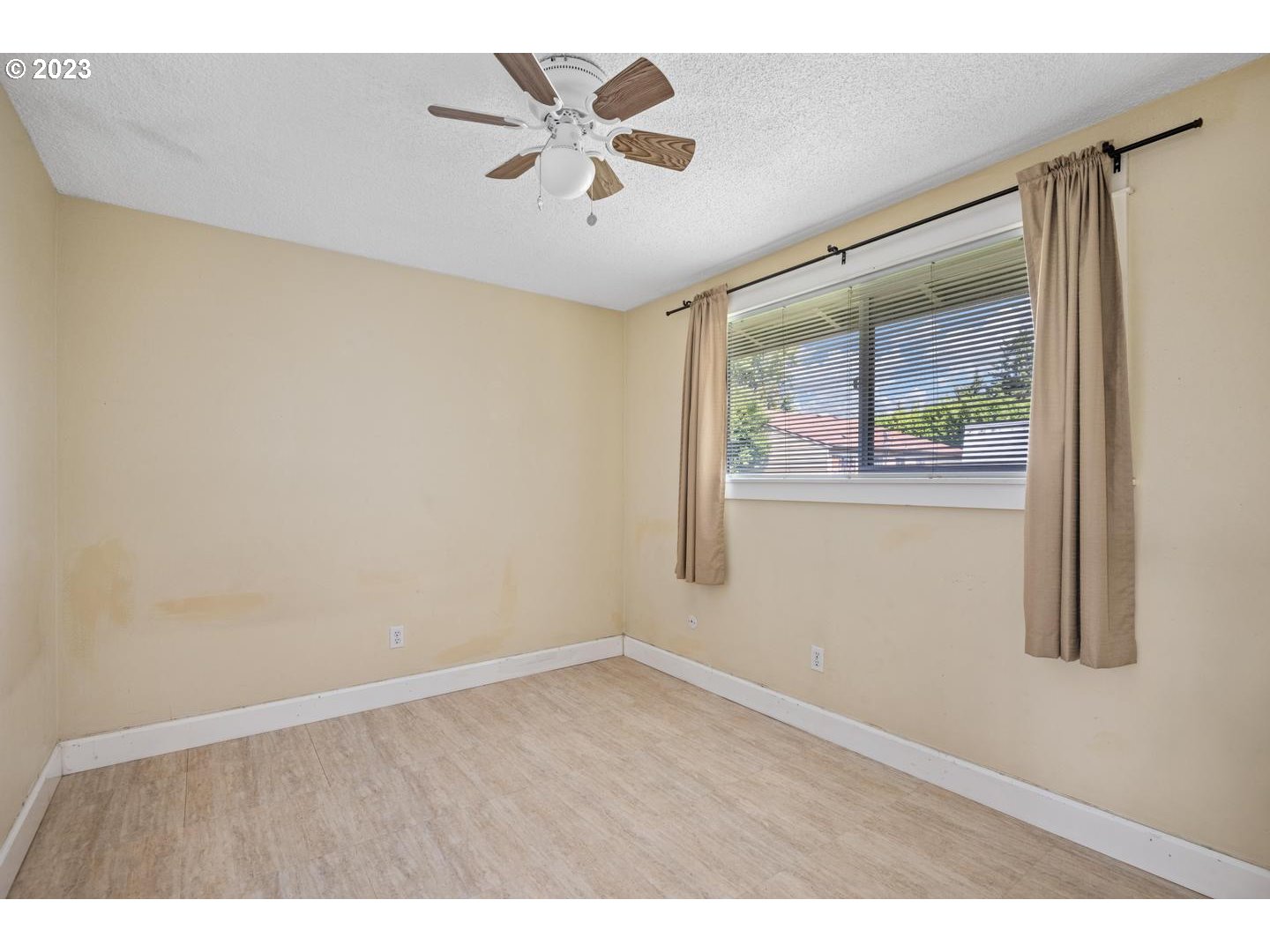 Photo #5: 23646504 Listing 