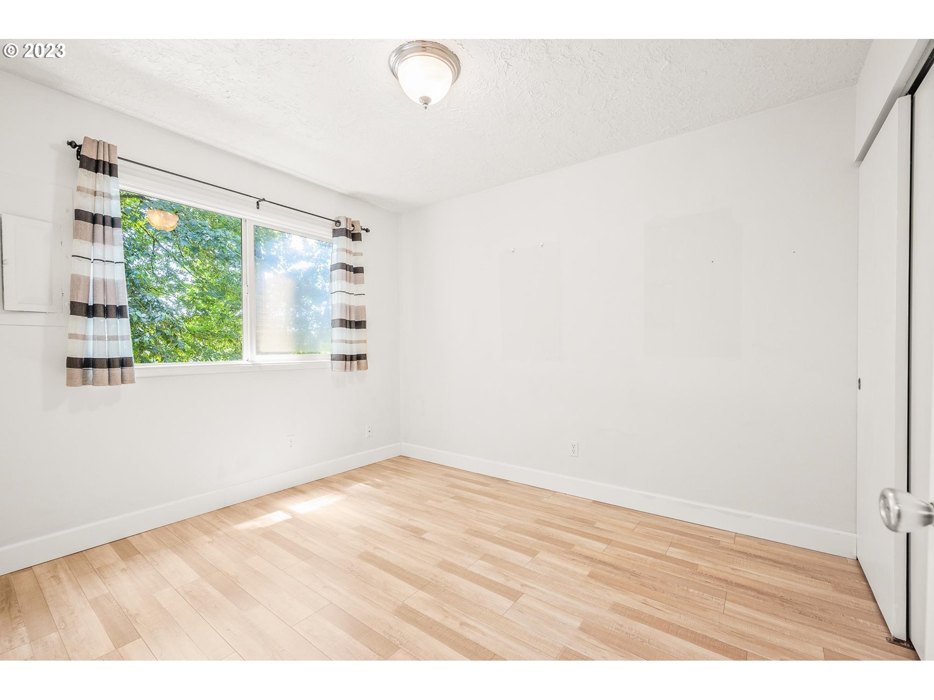 Photo #6: 23651033 Listing 