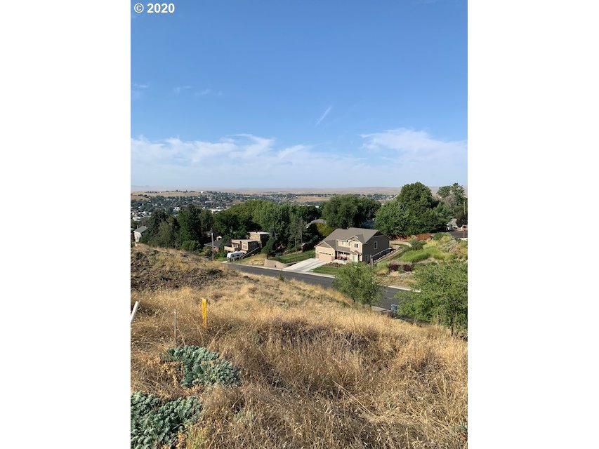 736 N MAIN ST, Pendleton, OR, 97801