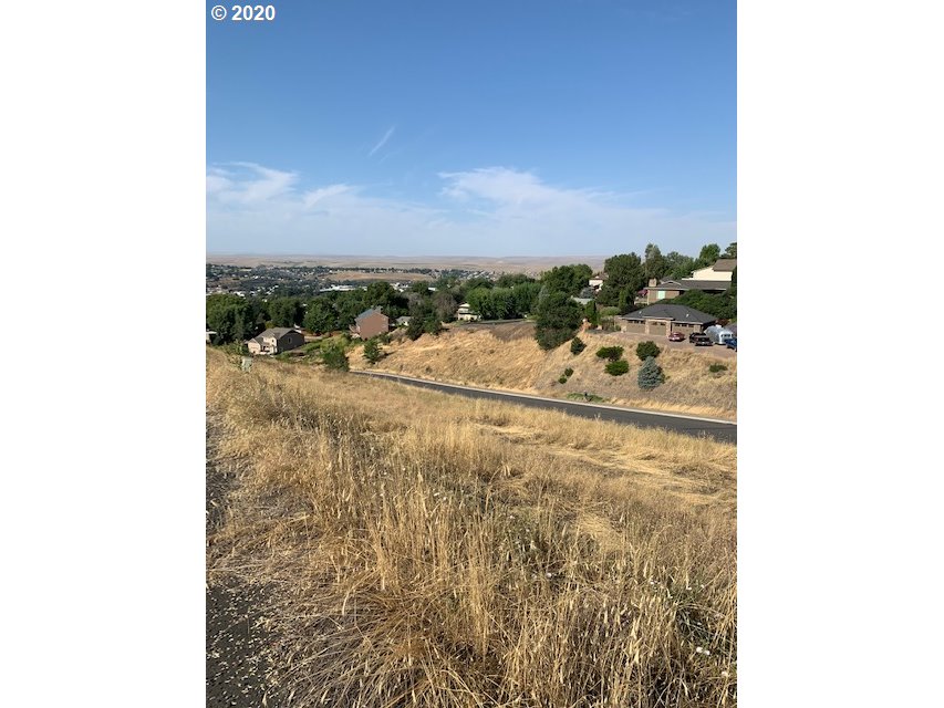 736 N MAIN ST, Pendleton, OR, 97801