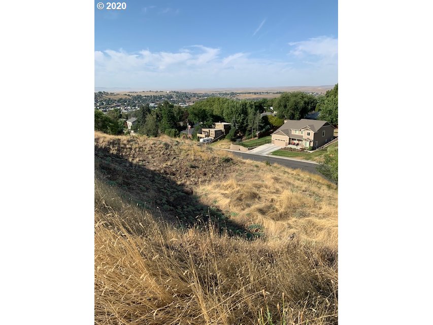 736 N MAIN ST, Pendleton, OR, 97801