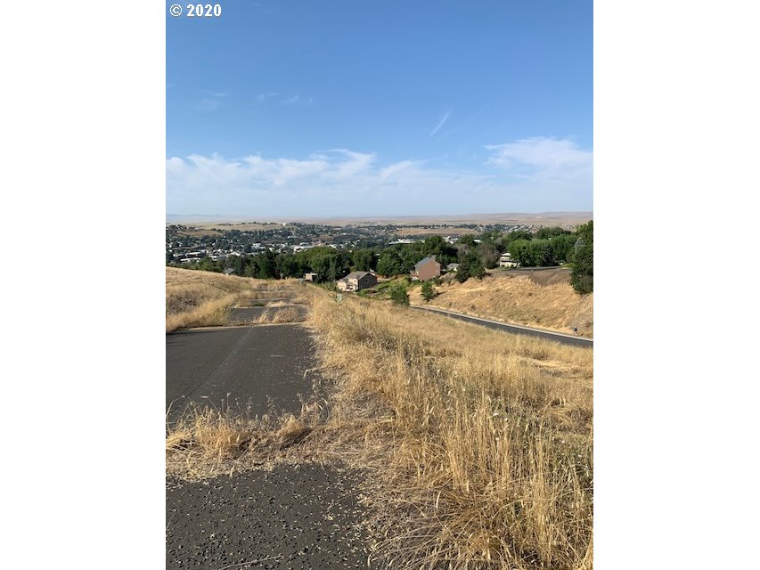 736 N MAIN ST, Pendleton, OR, 97801