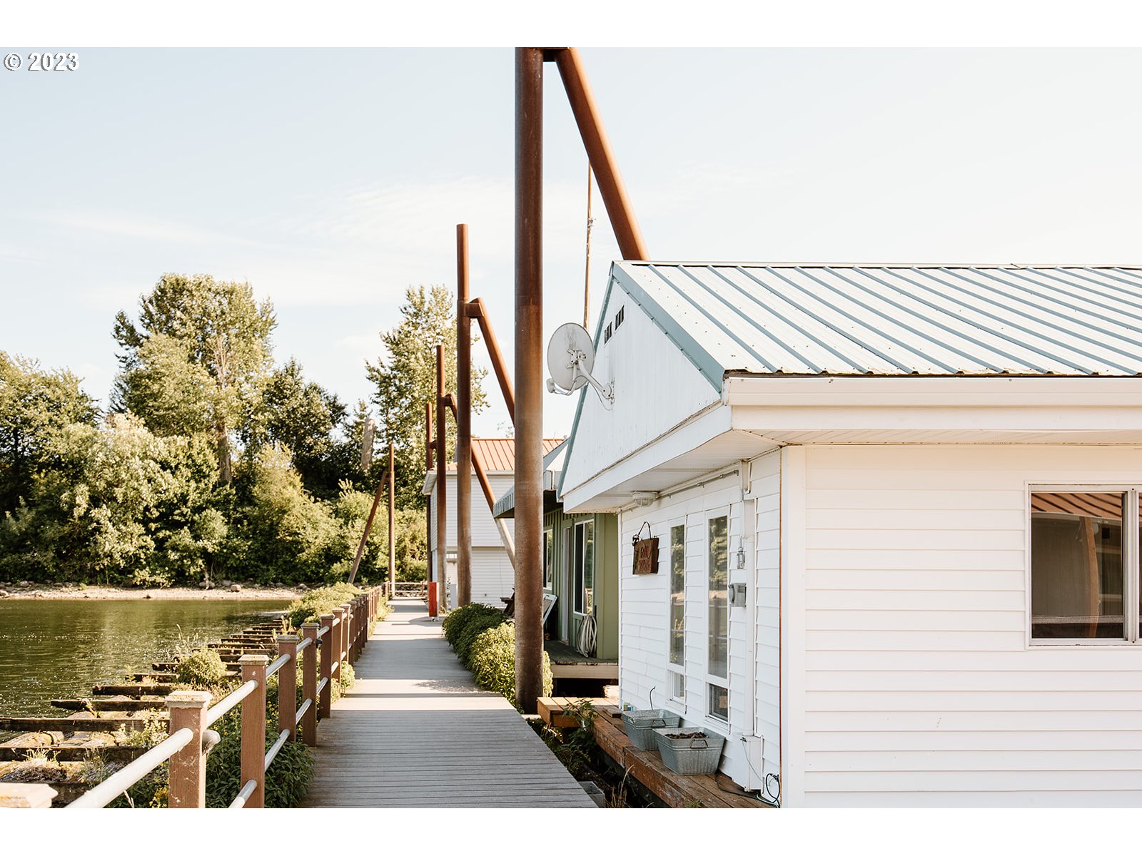 Floating Homes for Sale in Portland Oregon, Houseboats, Moorages, and