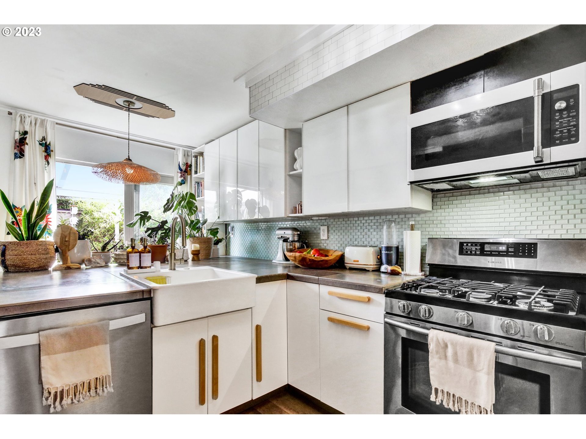 Photo #3: 23657484 Listing 