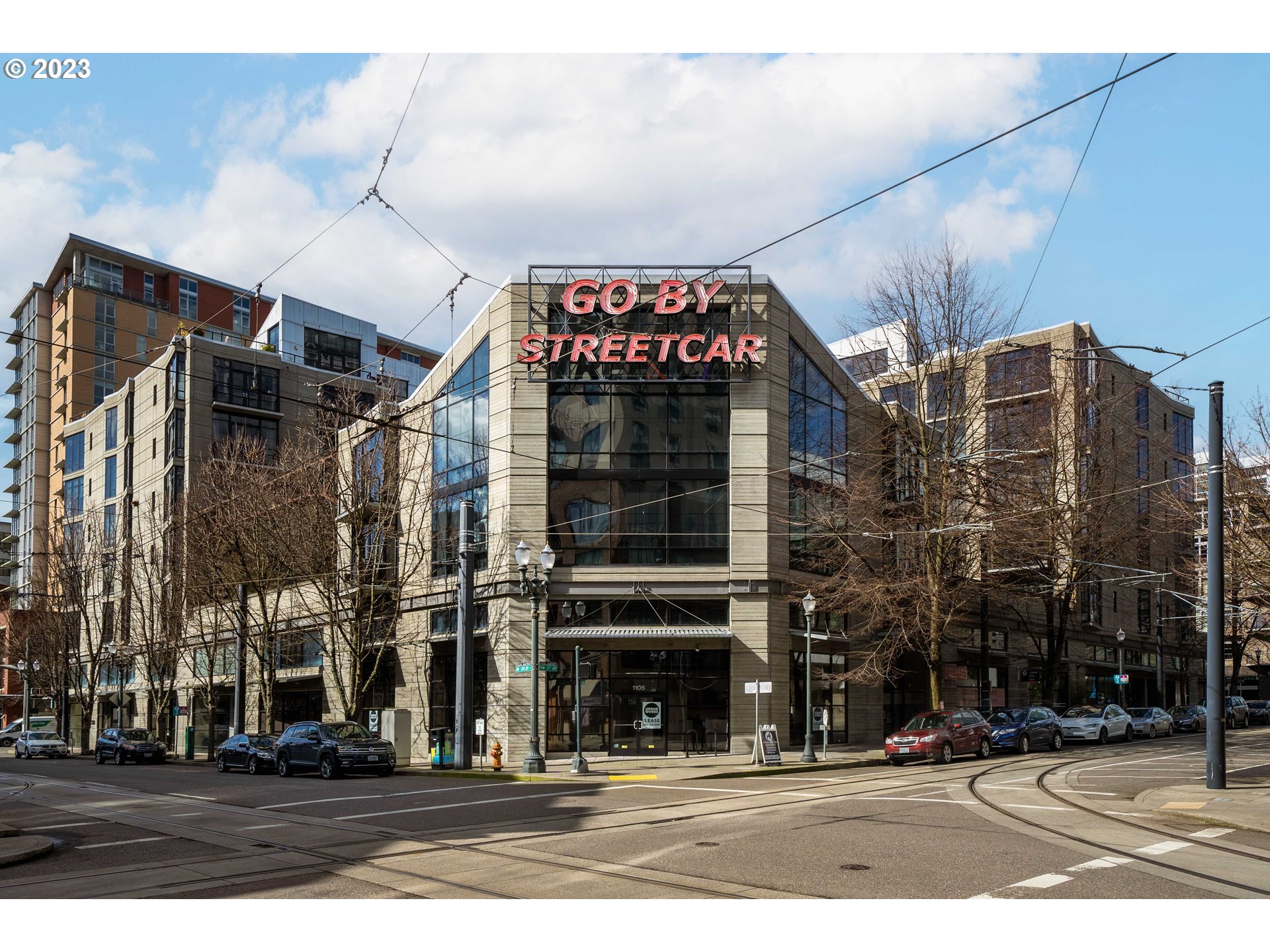 Photo #2: 23659726 Listing 