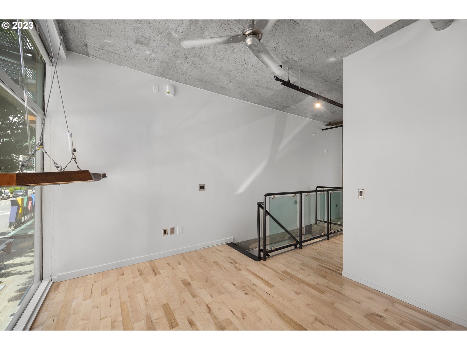 Photo #6: 23660398 Listing 