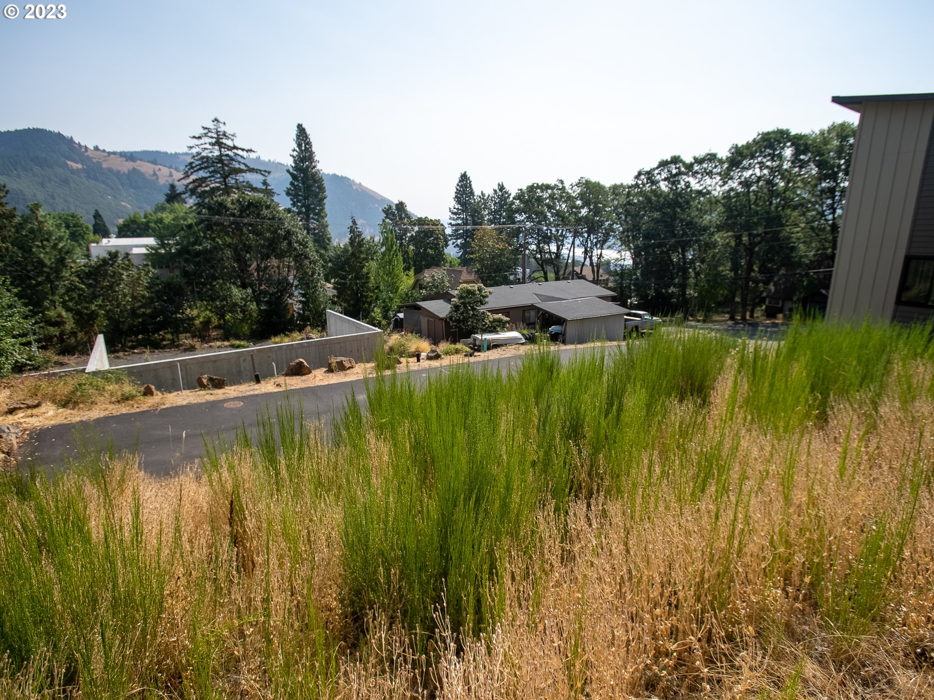 Hood River Real Estate Don Nunamaker, Realtors Homes For Sale 238 BYRKETT PL , White