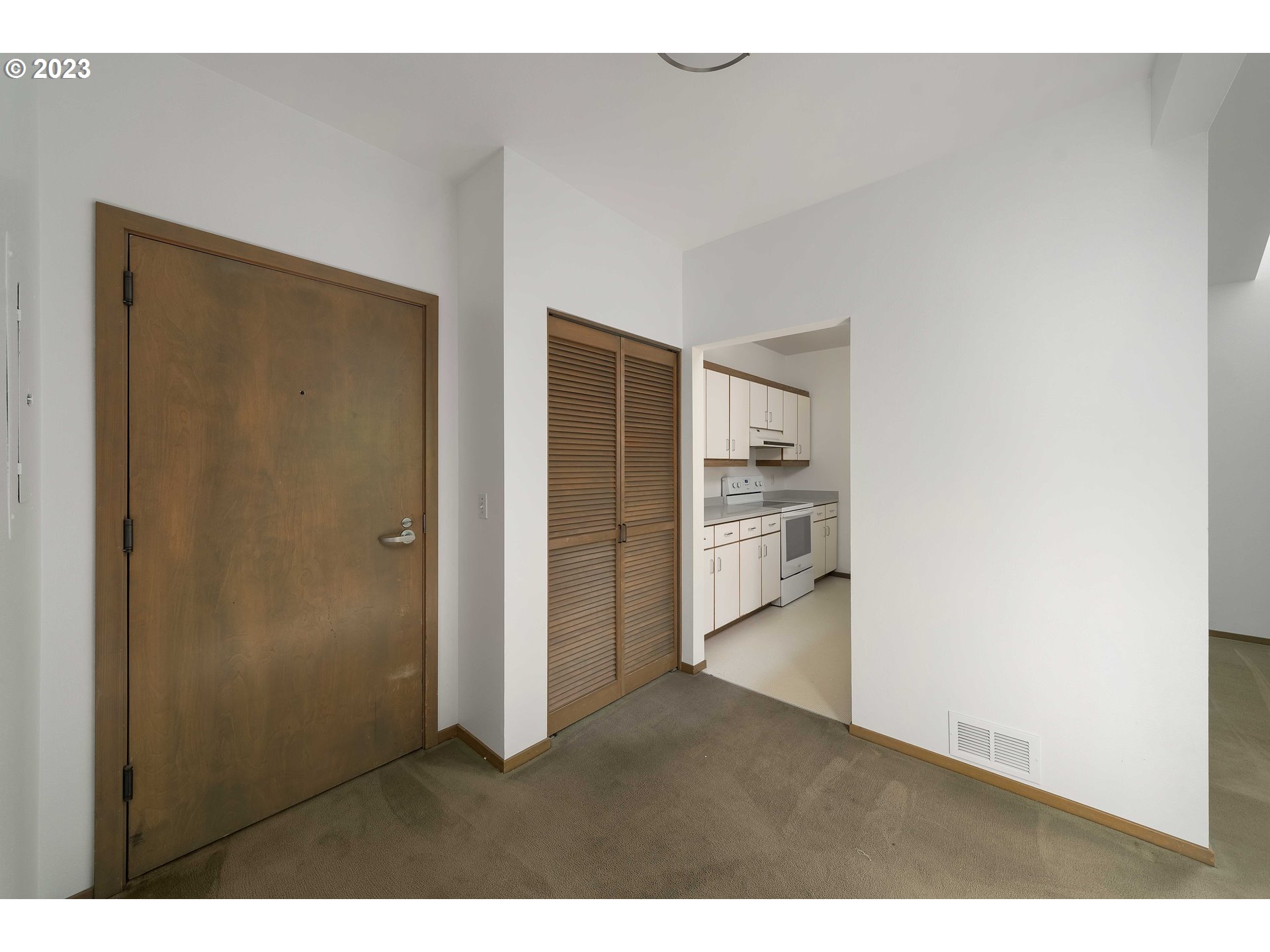 Photo #3: 23668100 Listing 