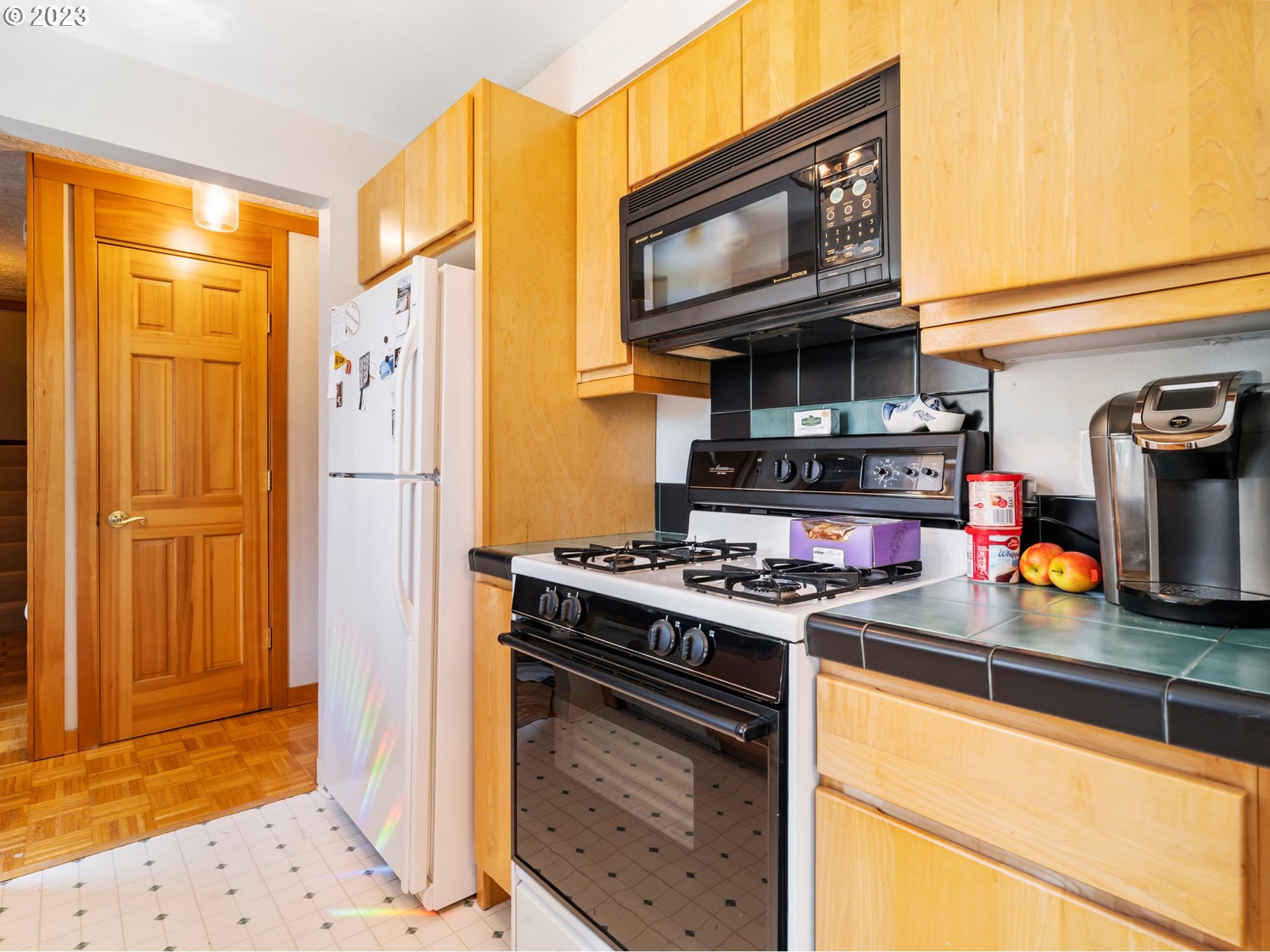 Photo #4: 23668779 Listing 