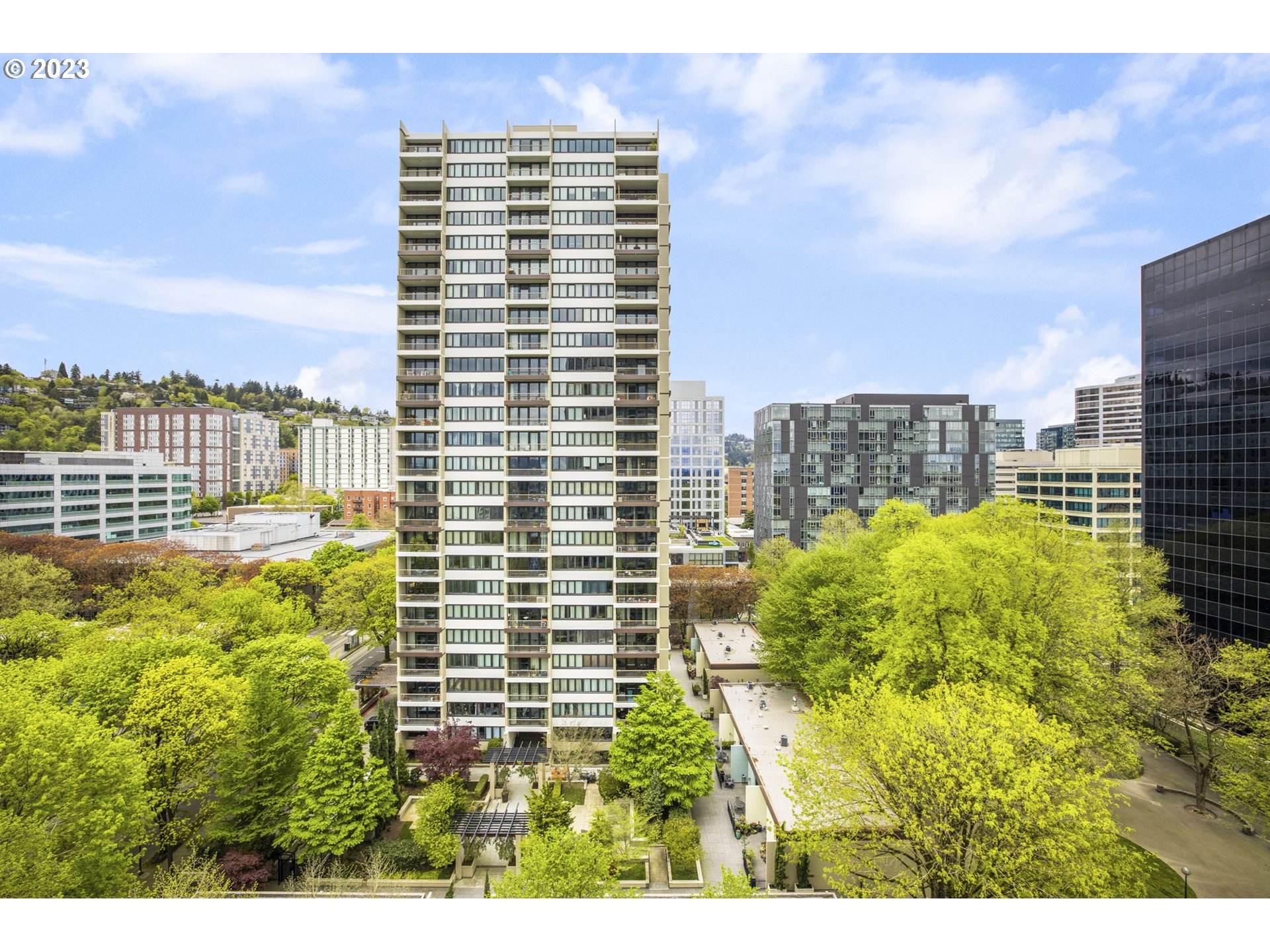 Photo #6: 23680106 Listing 