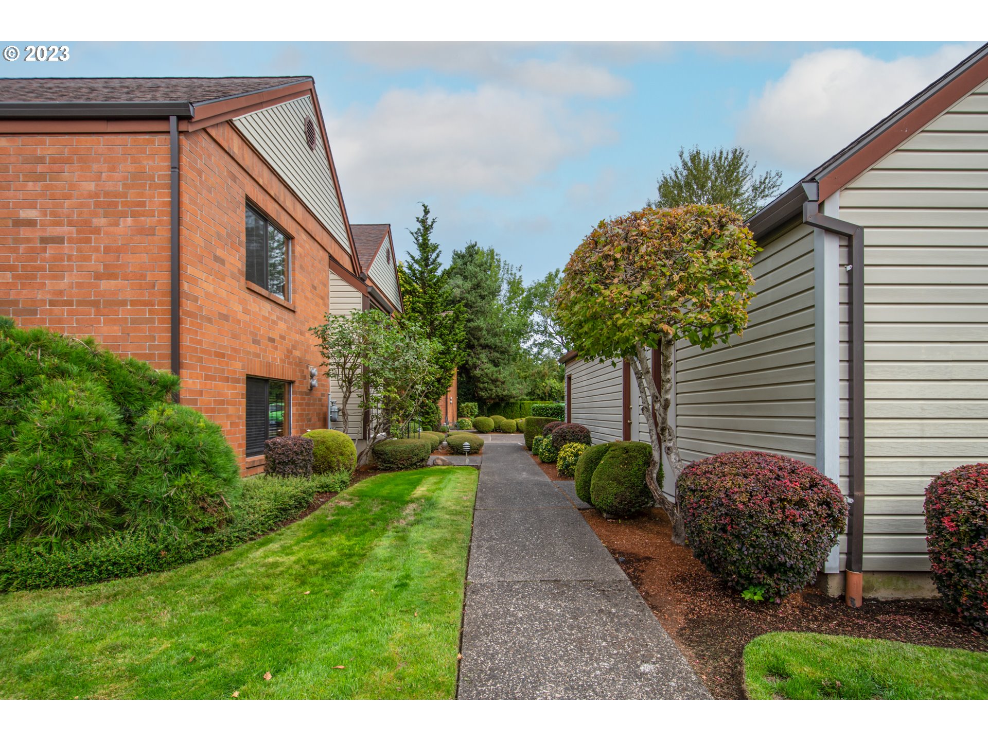 Photo #4: 23682995 Listing 