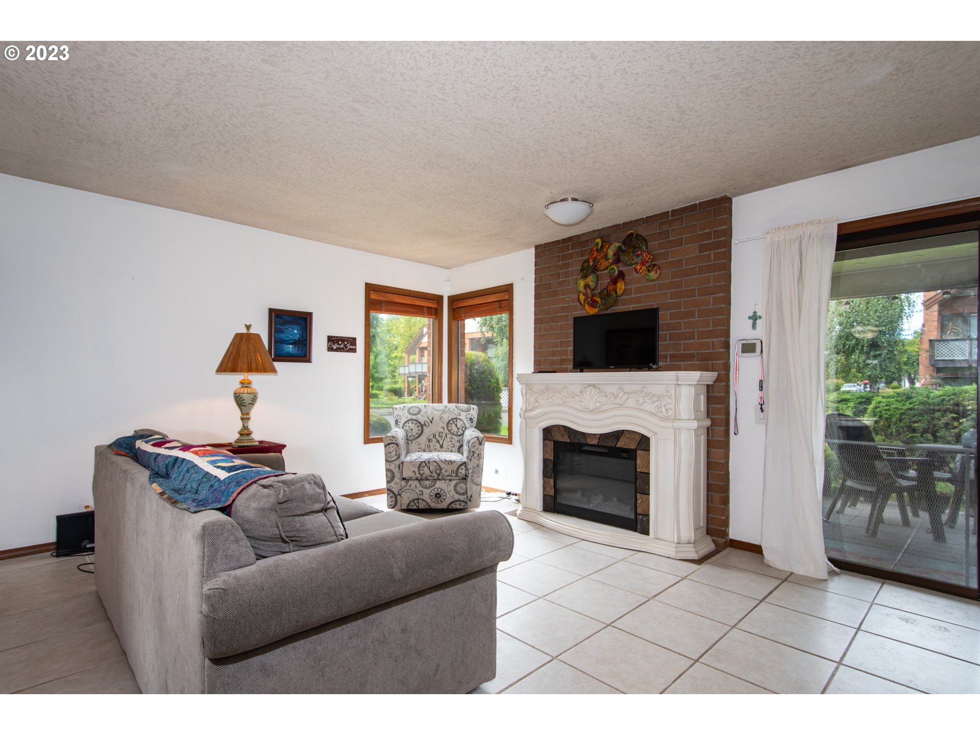Photo #6: 23682995 Listing 