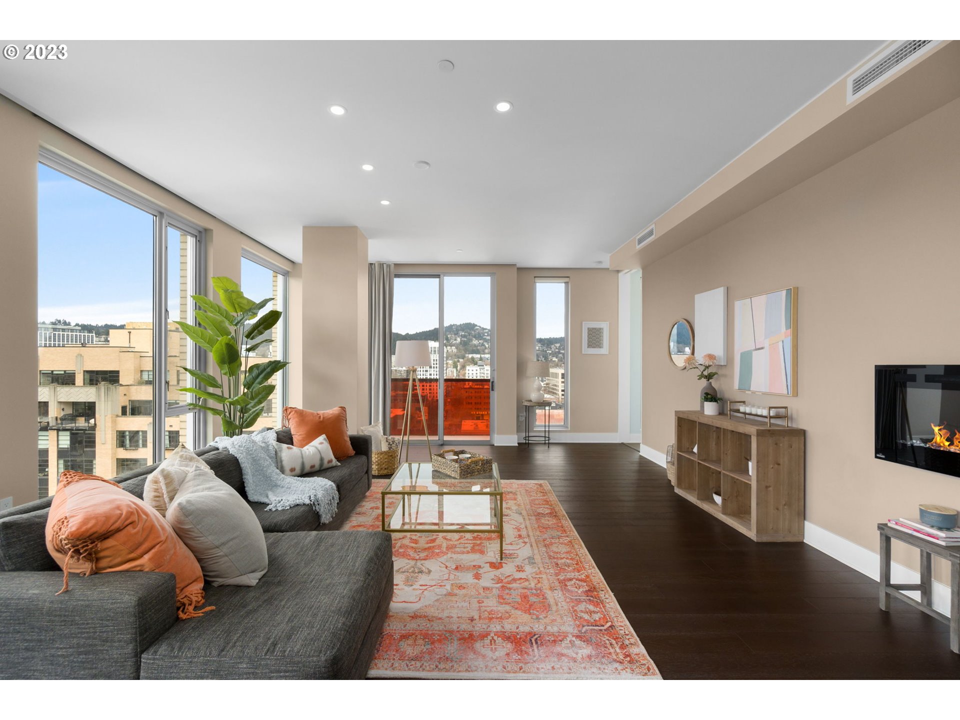 Photo #2: 23684006 Listing 
