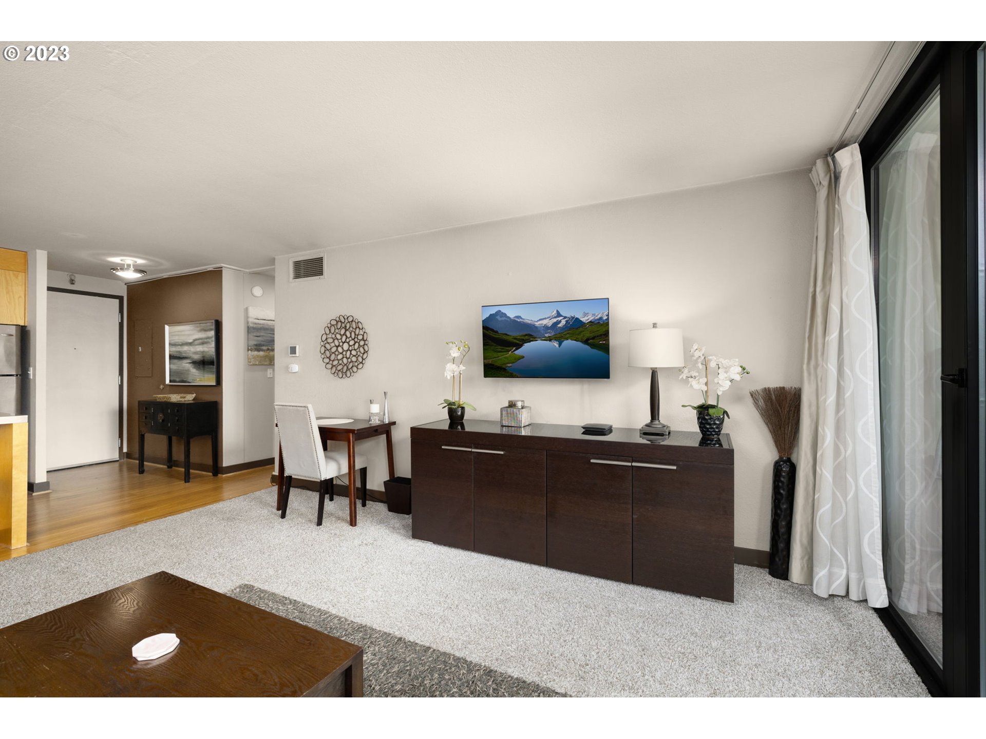 Photo #4: 23688493 Listing 